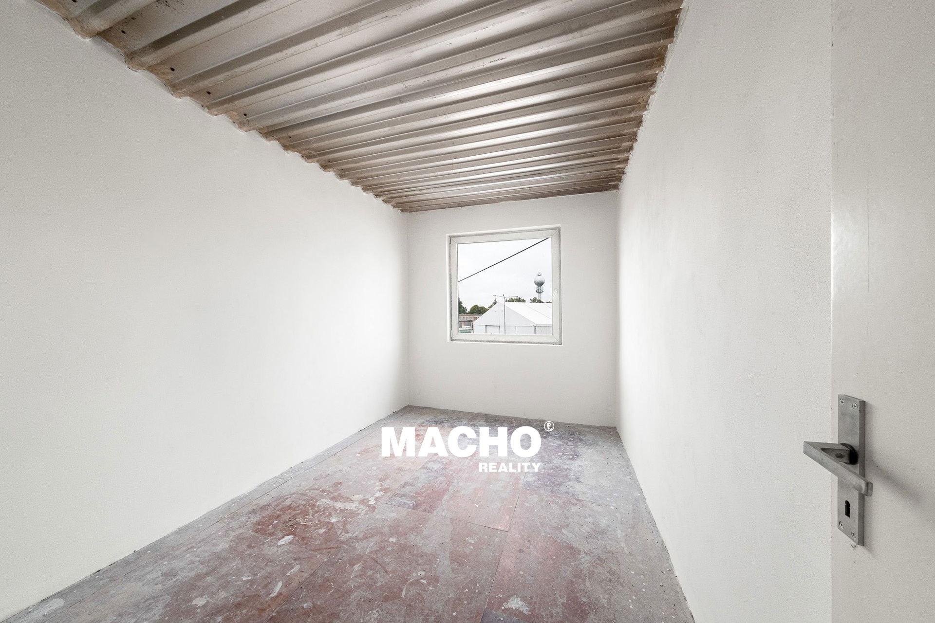 machoreality-pronajem-haly-4-chrastany-05