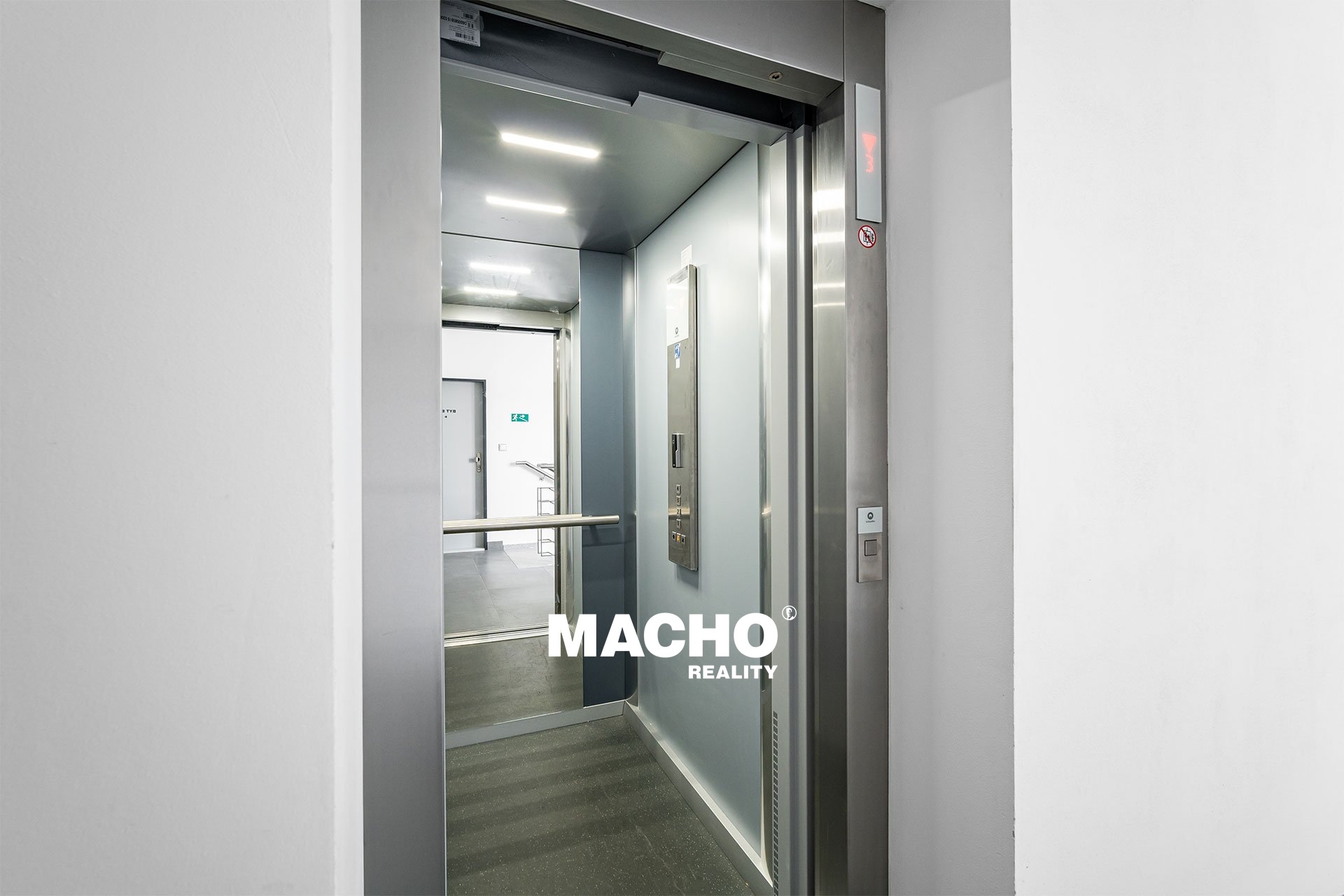 obert-macho-reality-pronajem-bytu-1kk-u-plynarny-praha-08