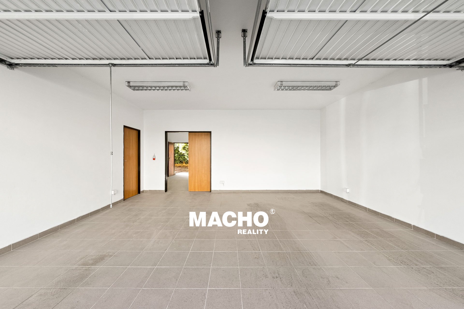 macho-reality-pronajem-garaze-na-dedinach-praha-01