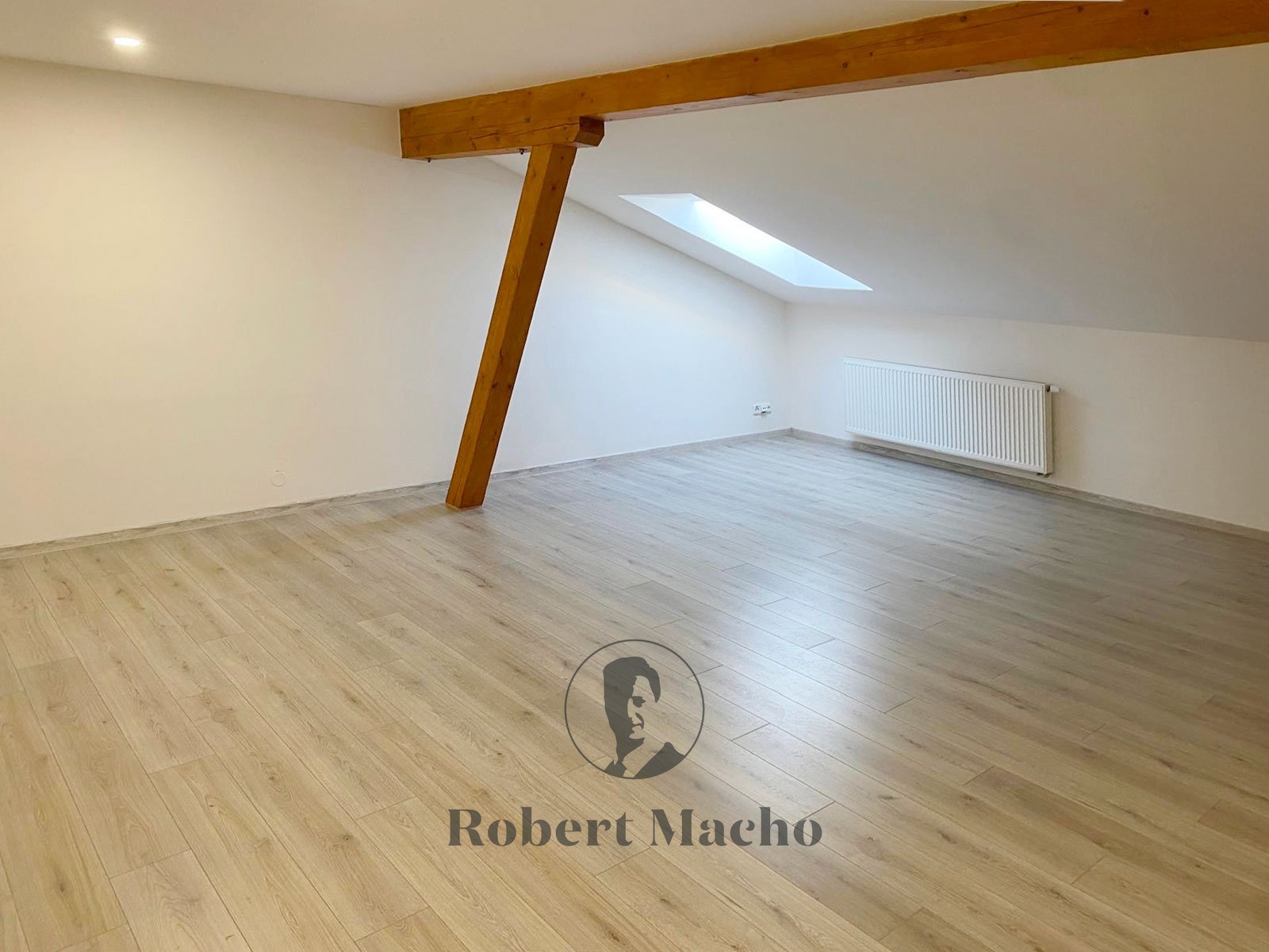 robert-macho-reality-pronajem-kancelare-tachlovice