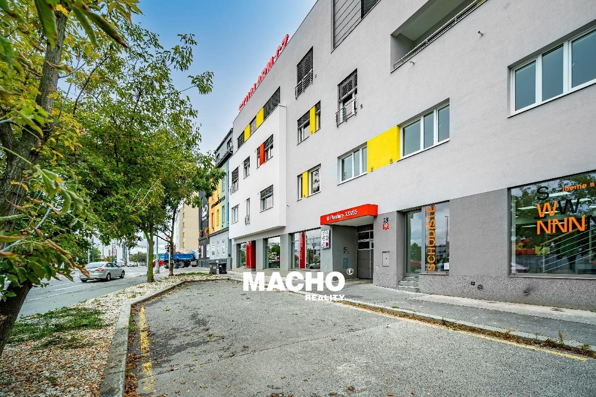 obert-macho-reality-pronajem-bytu-1kk-u-plynarny-praha-09