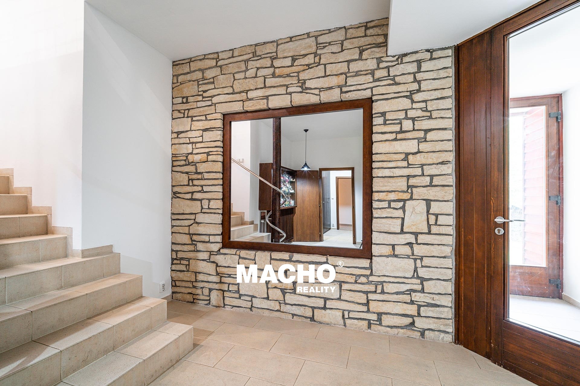 robert-macho-reality-prodej-vily-dobrichovice-23