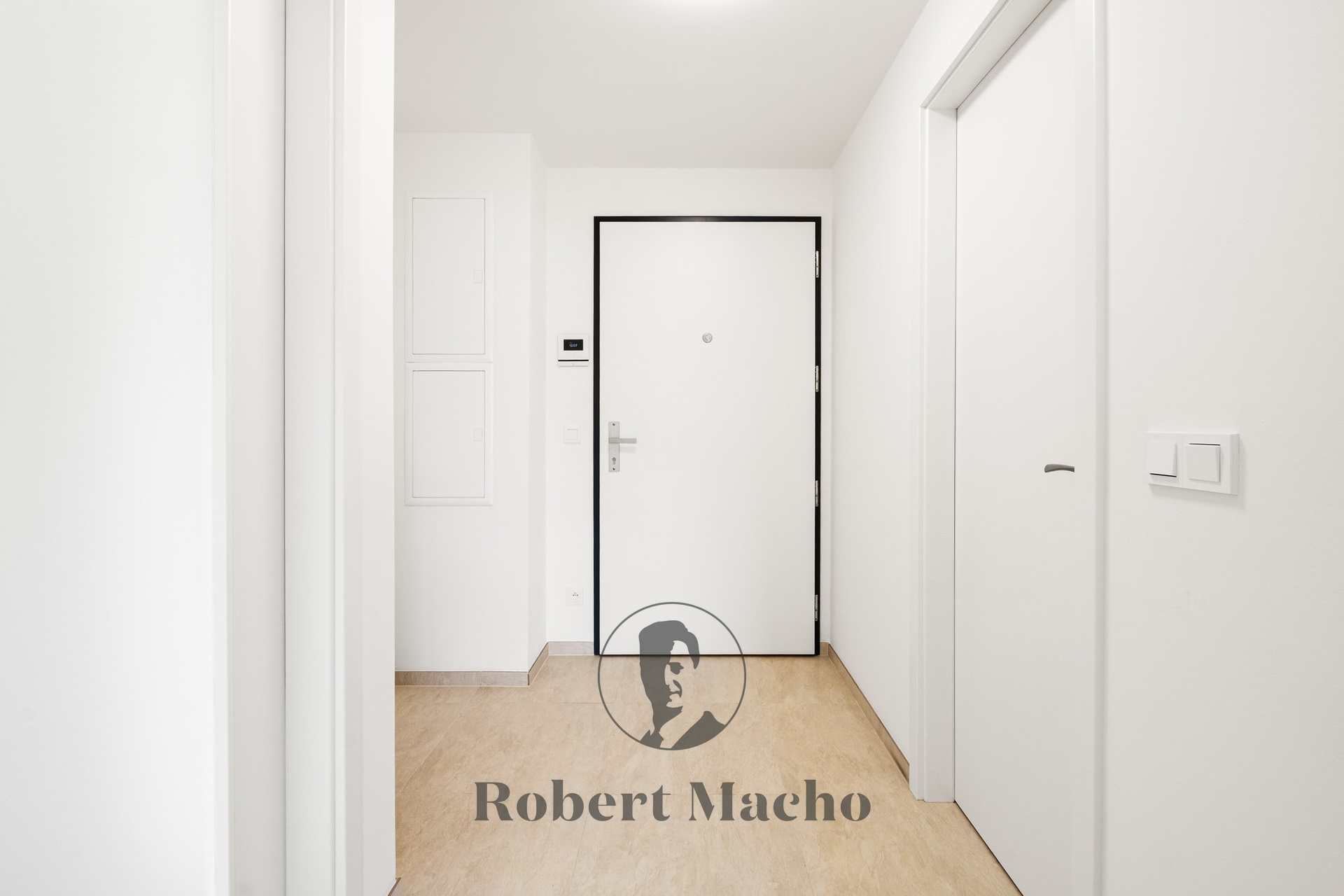 robert-macho-reality-pronajem-bytu-mezi-vodami-pra