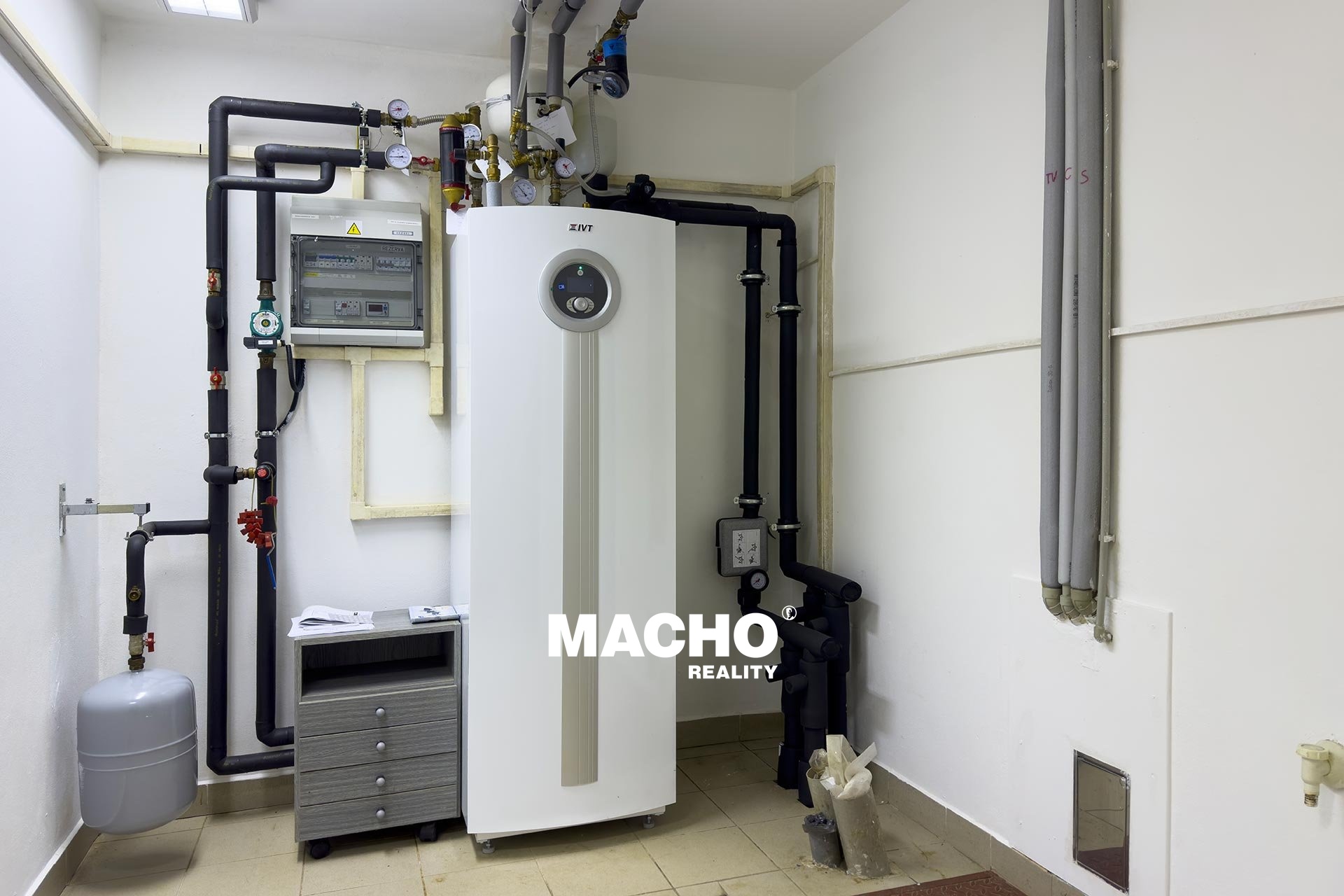 robert-macho-reality-prodej-vily-dobrichovice-47