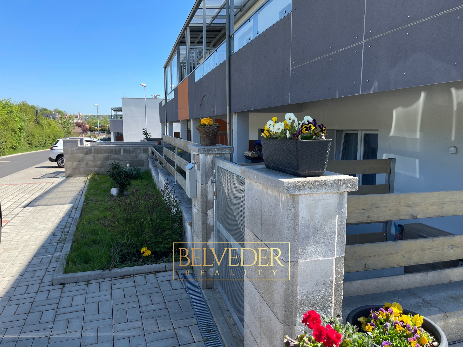 B80DF8C8-EE34-4564-9389-3EEF45328260