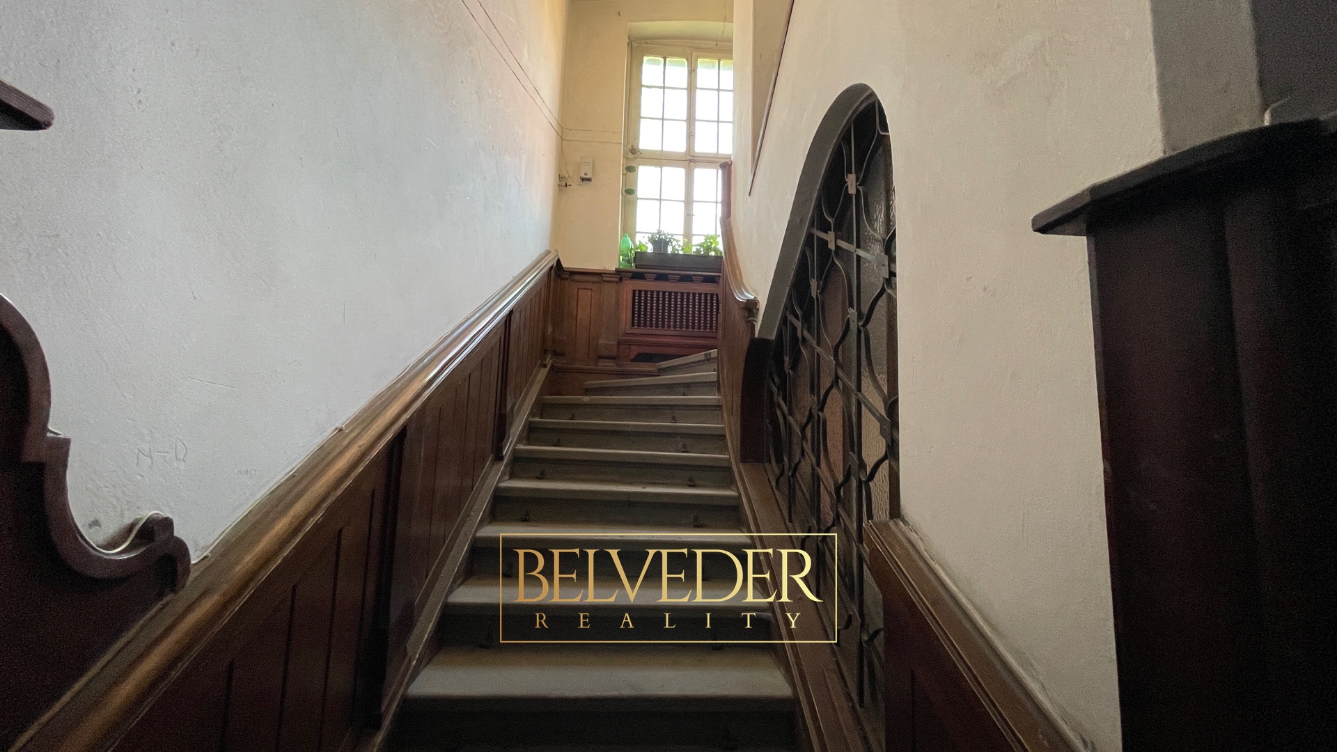 9161E220-1F9E-4C37-8BB0-529E79F4B64A