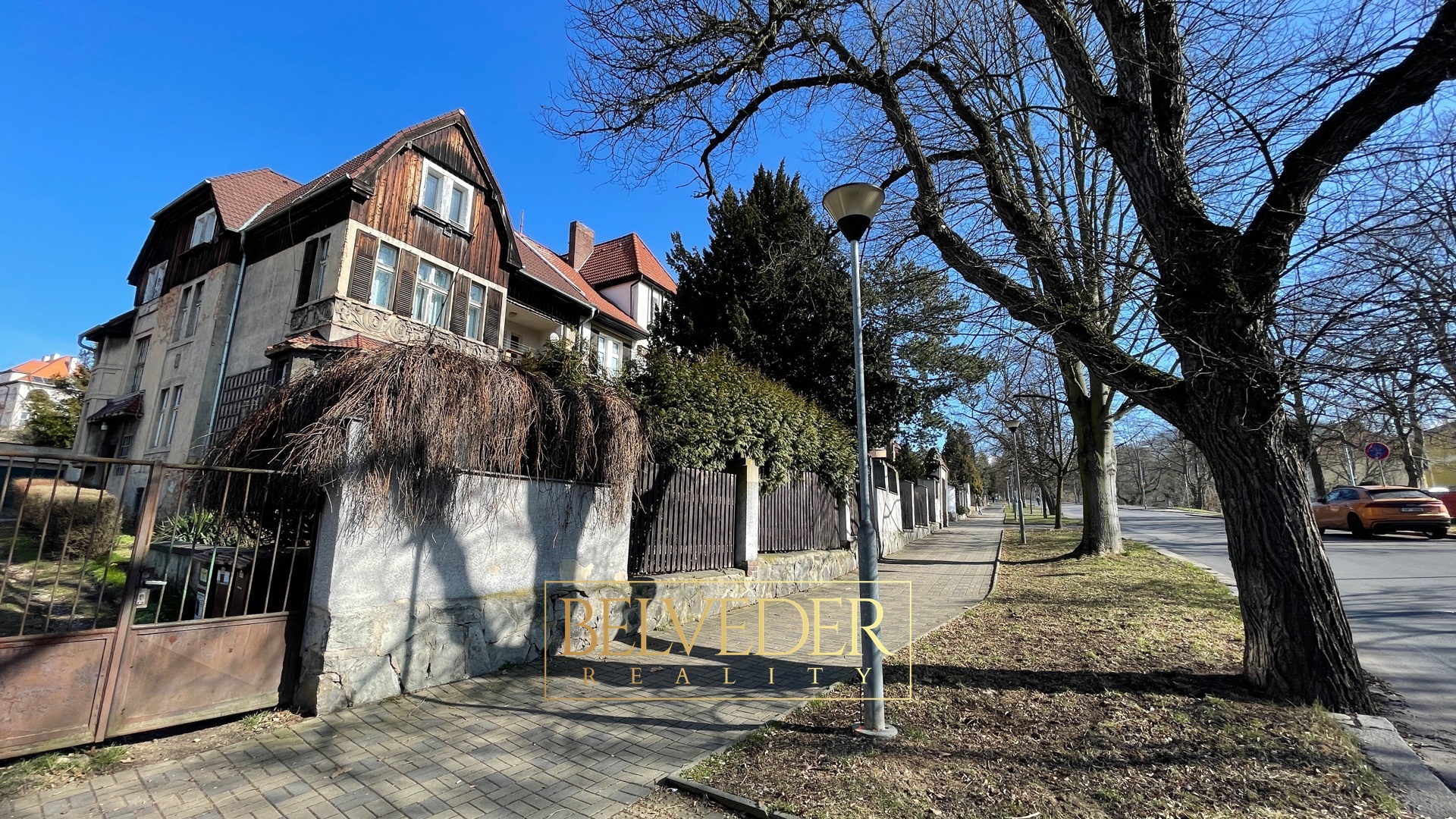 DCCDA62C-157D-4425-899F-568AE491C6BA