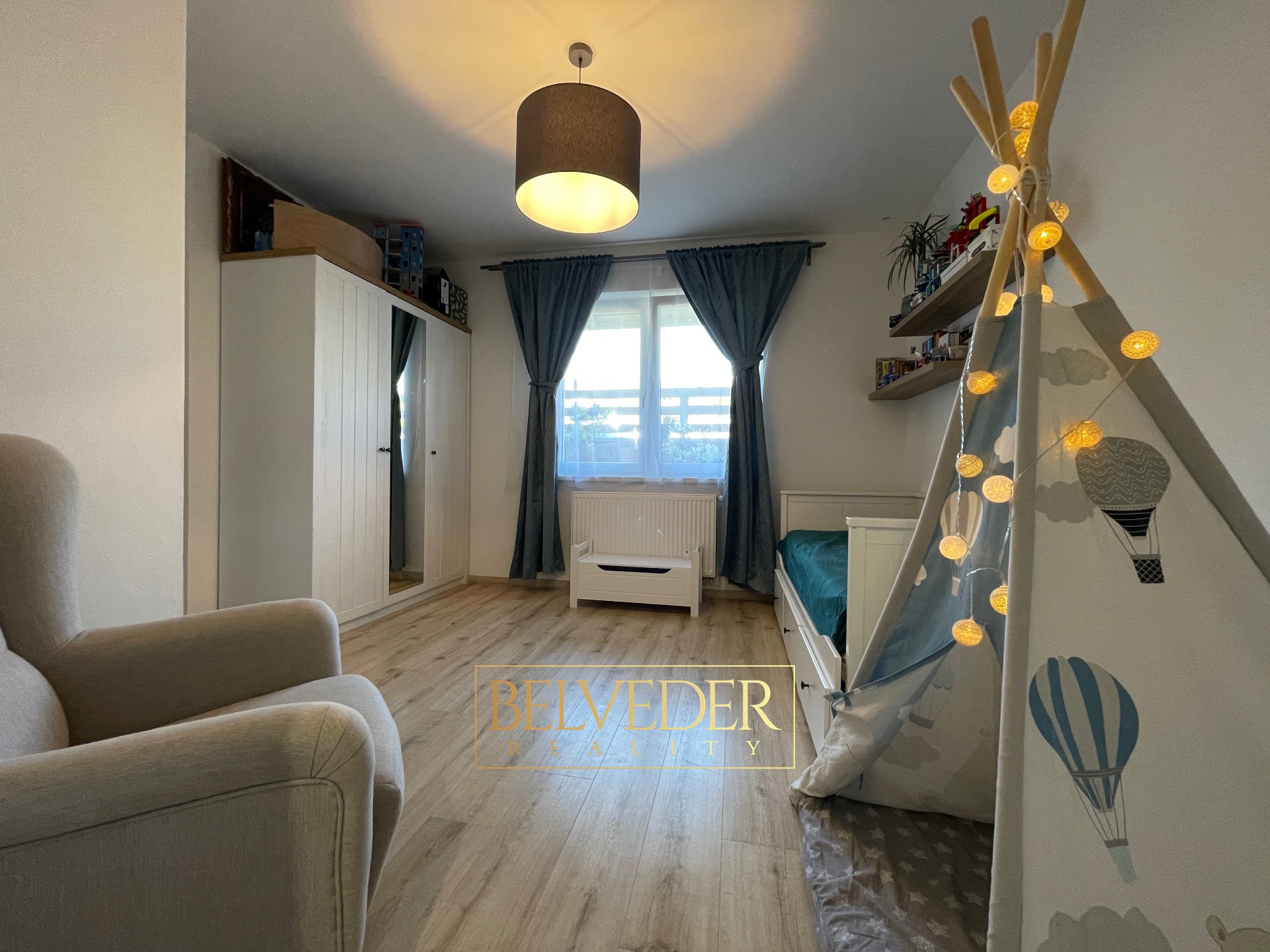 800F7B2D-D8EF-4366-9FD6-0984E72E8353