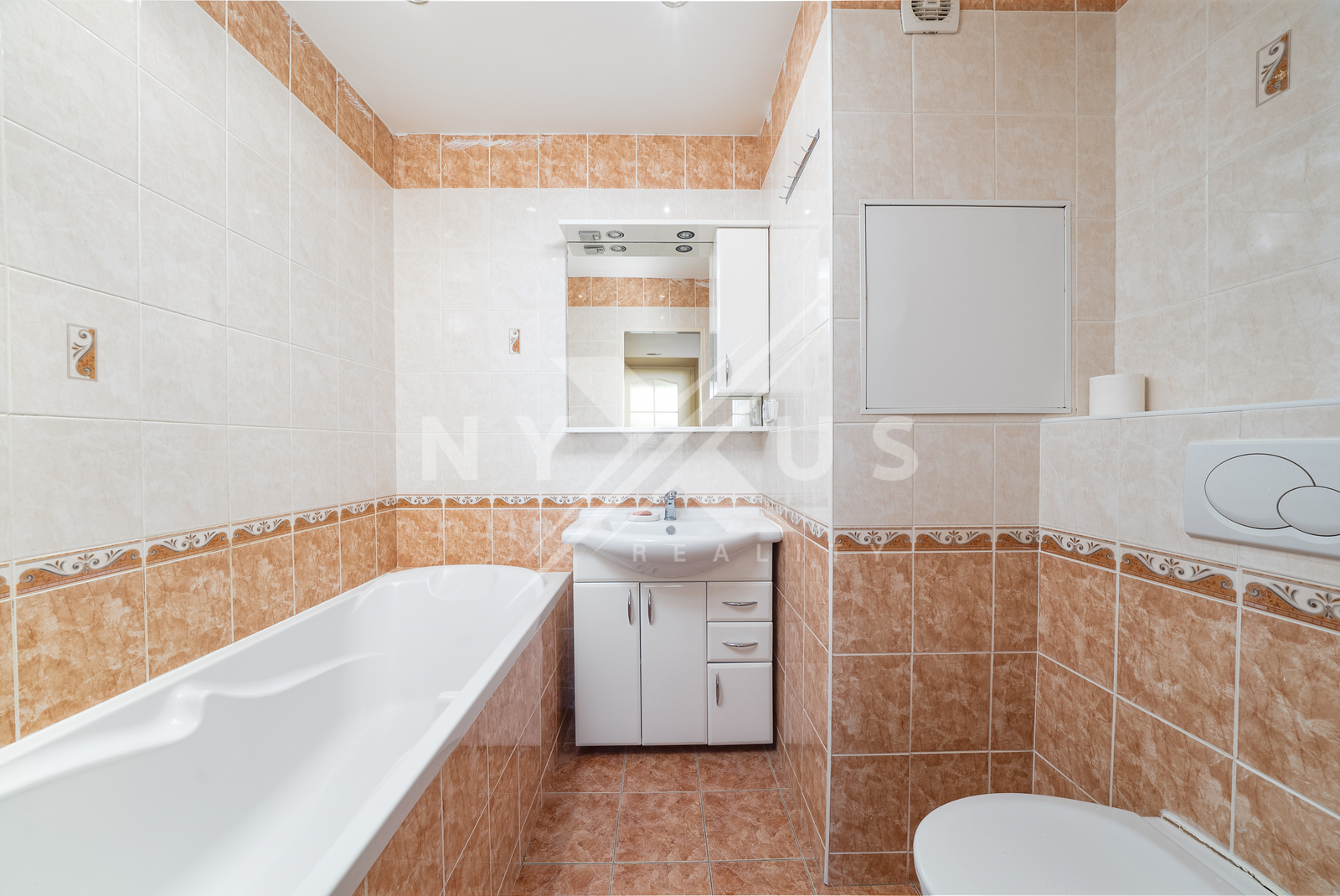 Koupelna s vanou a WC
