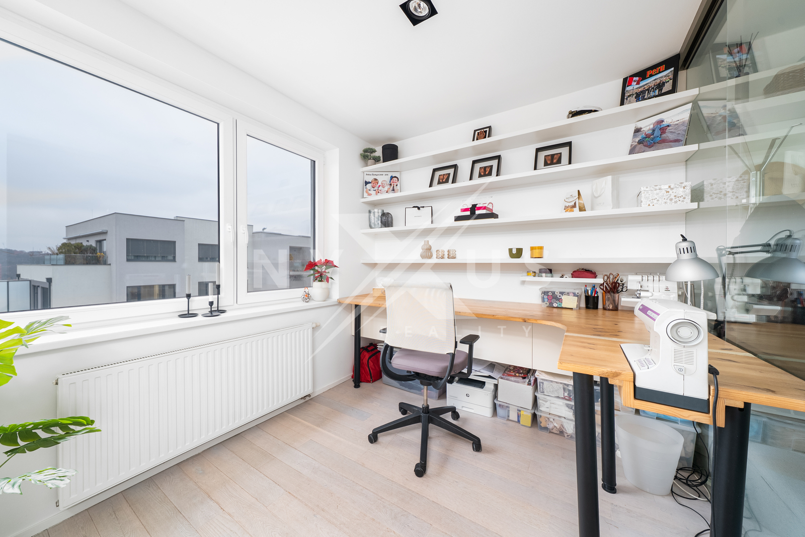 Obývací pokoj/jídelna (kout naproti kuchyňského ko