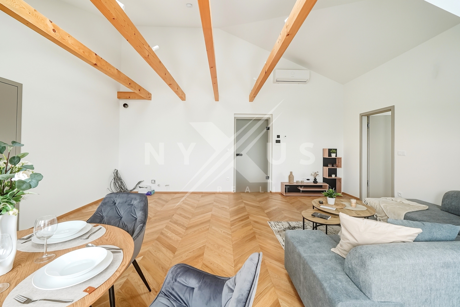 Obývací pokoj s kuchyňským koutem