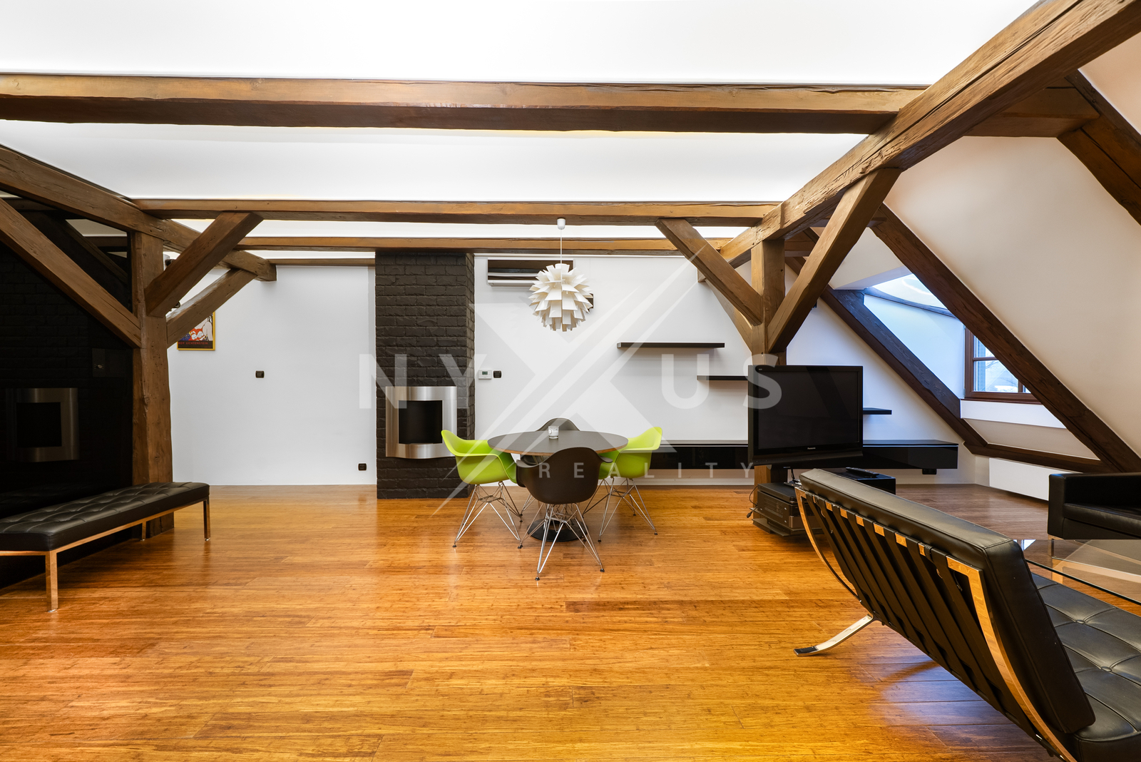 Obývací pokoj s krbem