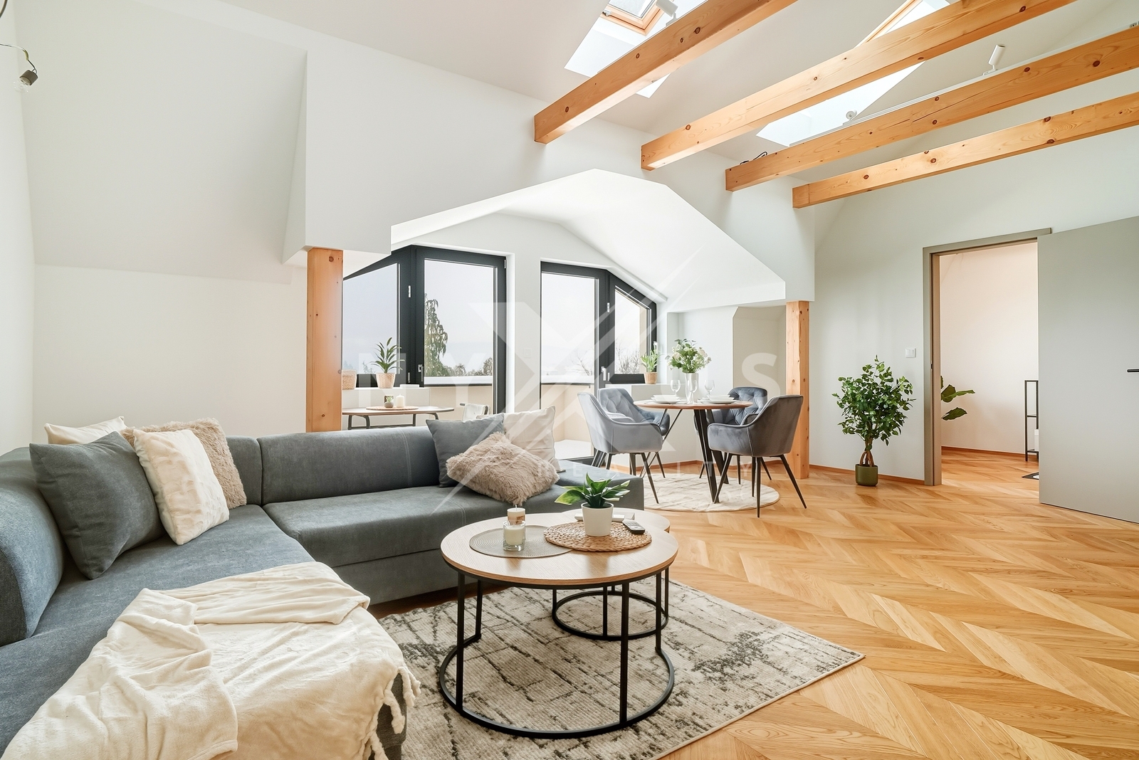 Obývací pokoj s kuchyňským koutem