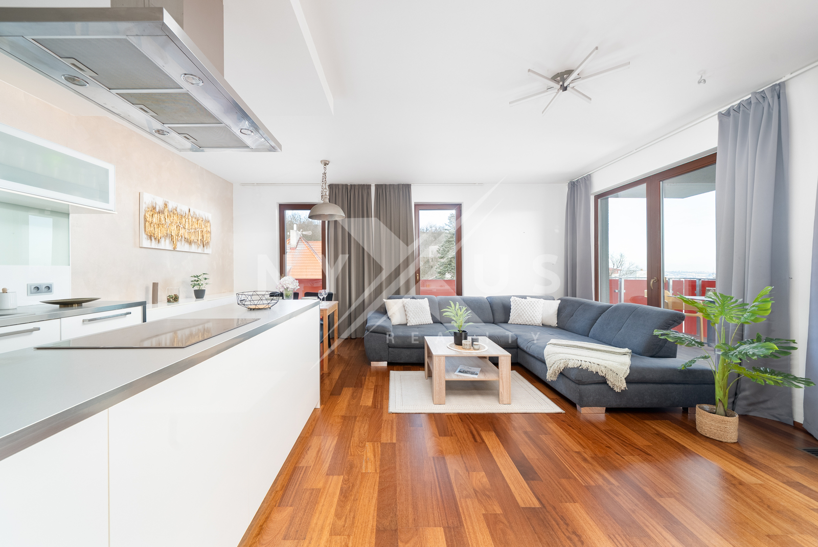 Obývací pokoj se vstupem na terasu