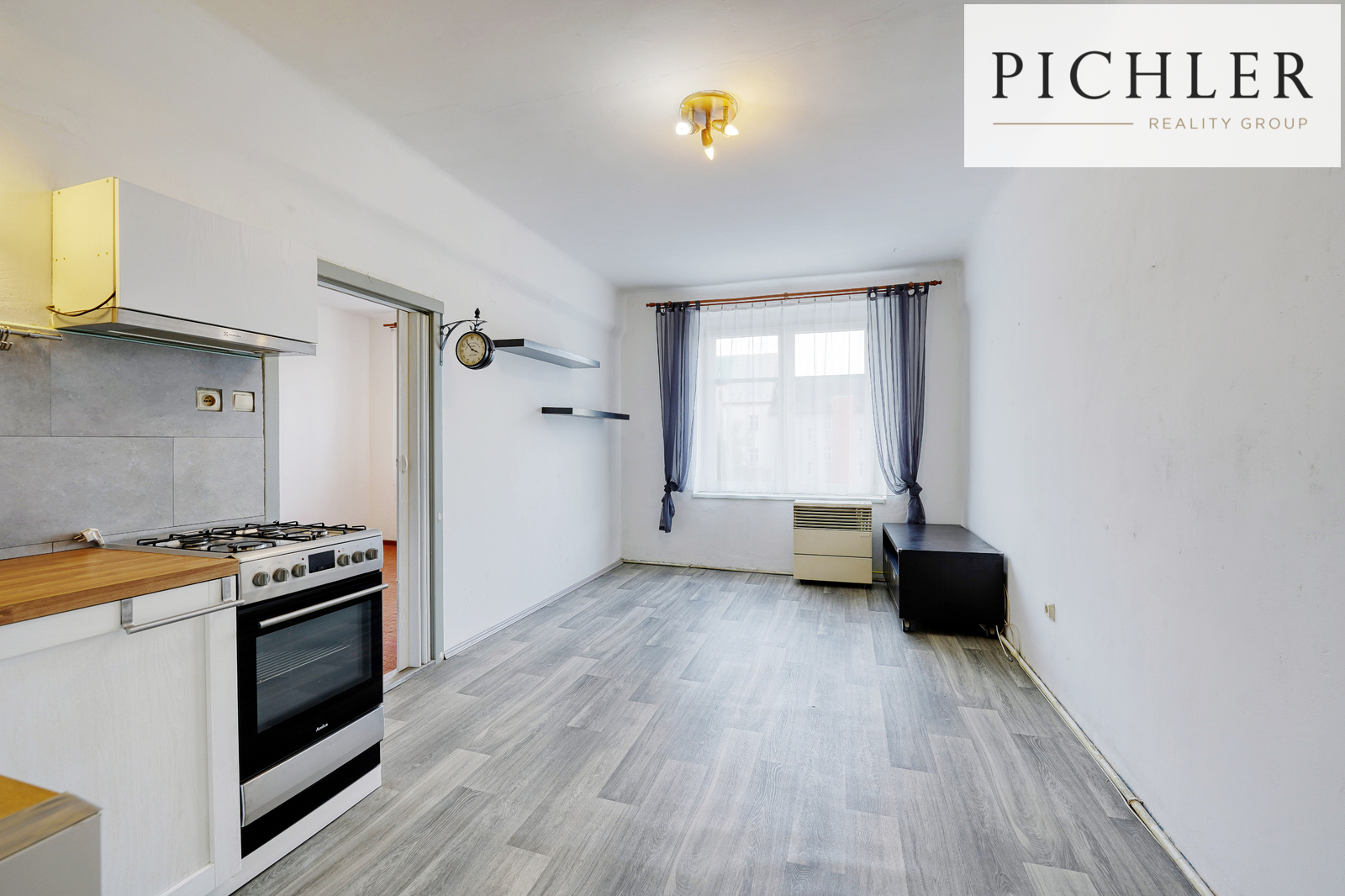 Obývací pokoj s kuchyňským koutem