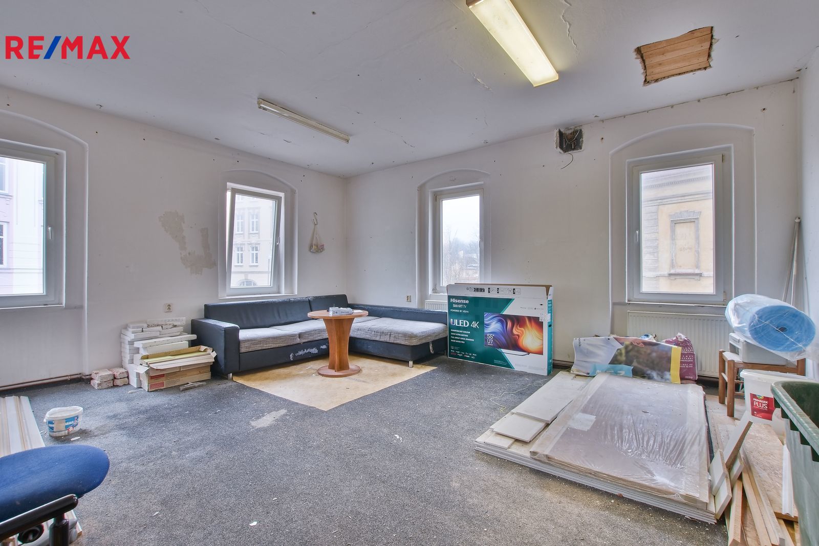 Obývací pokoj bytu před rekonstrukcí