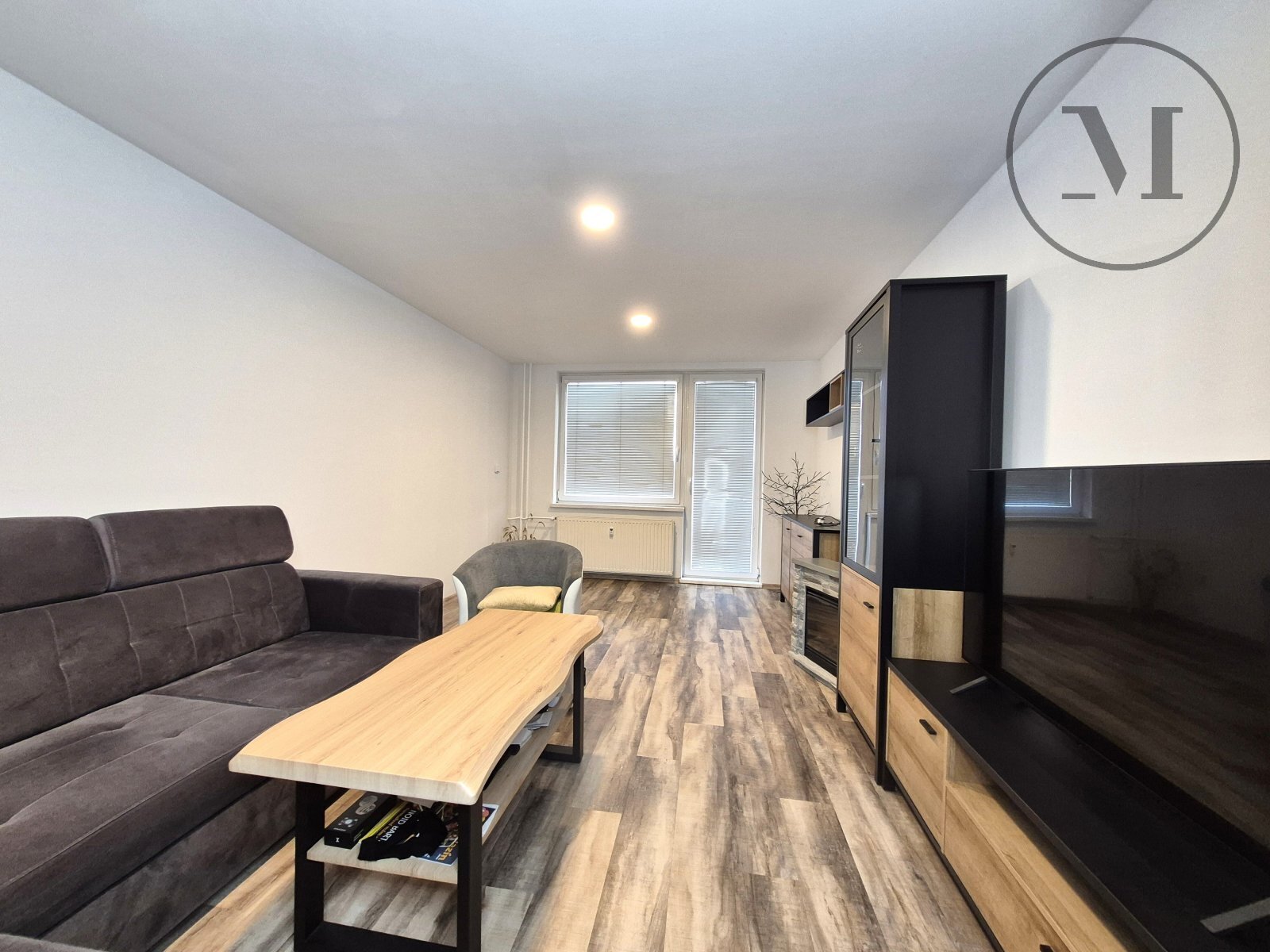 Obývací pokoj s balkonem