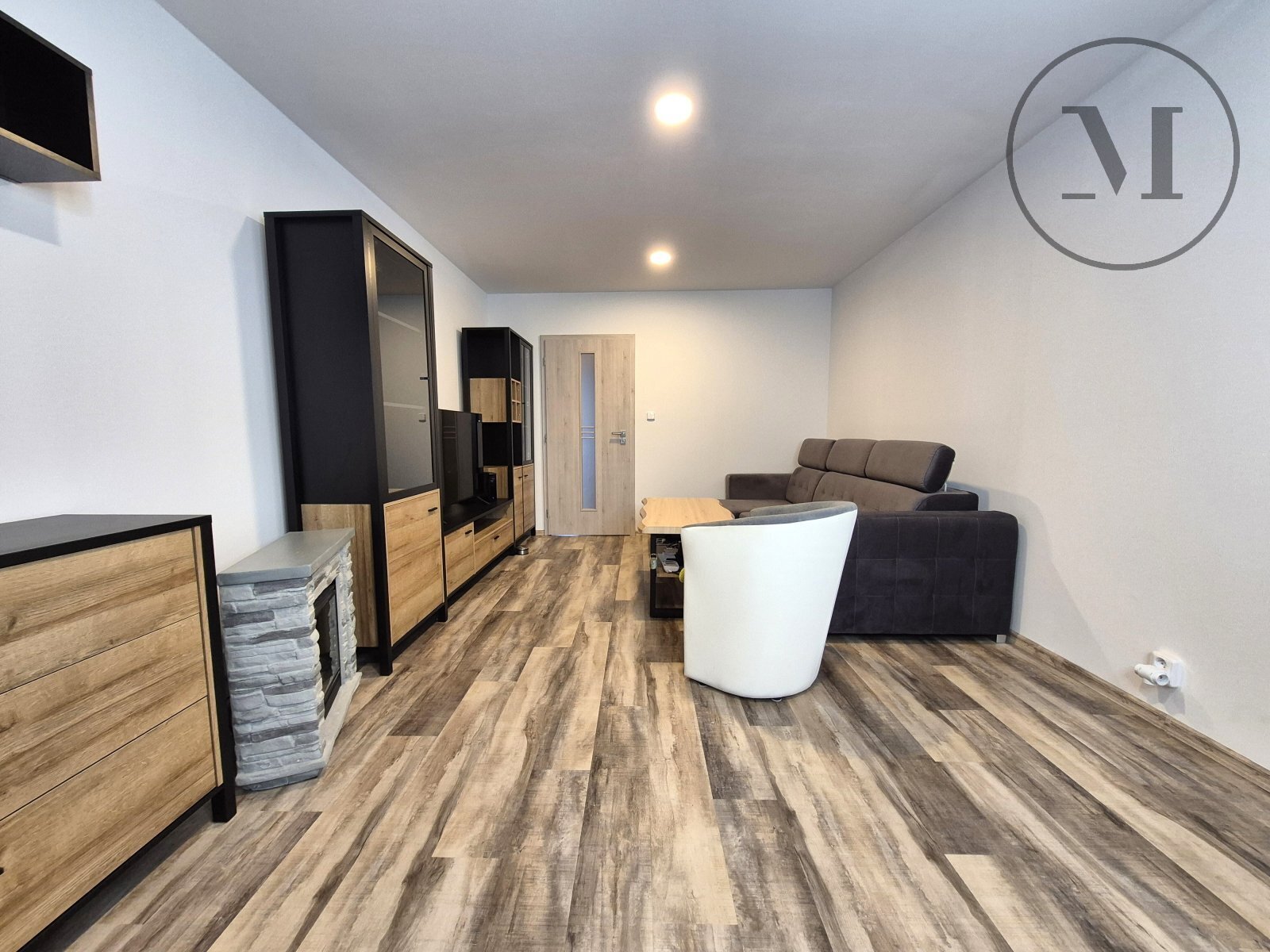 Obývací pokoj s balkonem