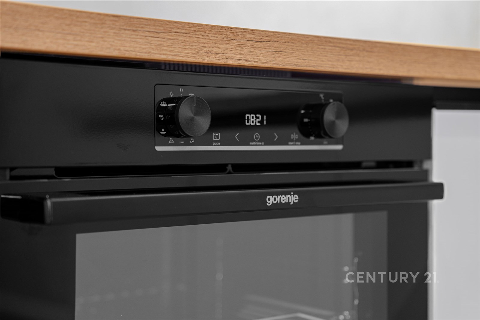 Moderní kuchyňská linka s vestavěnou troubou Goren