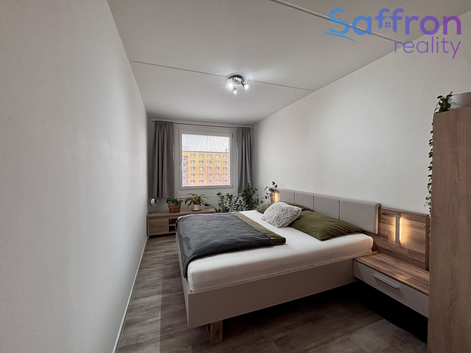 ložnice - pohled od dveří