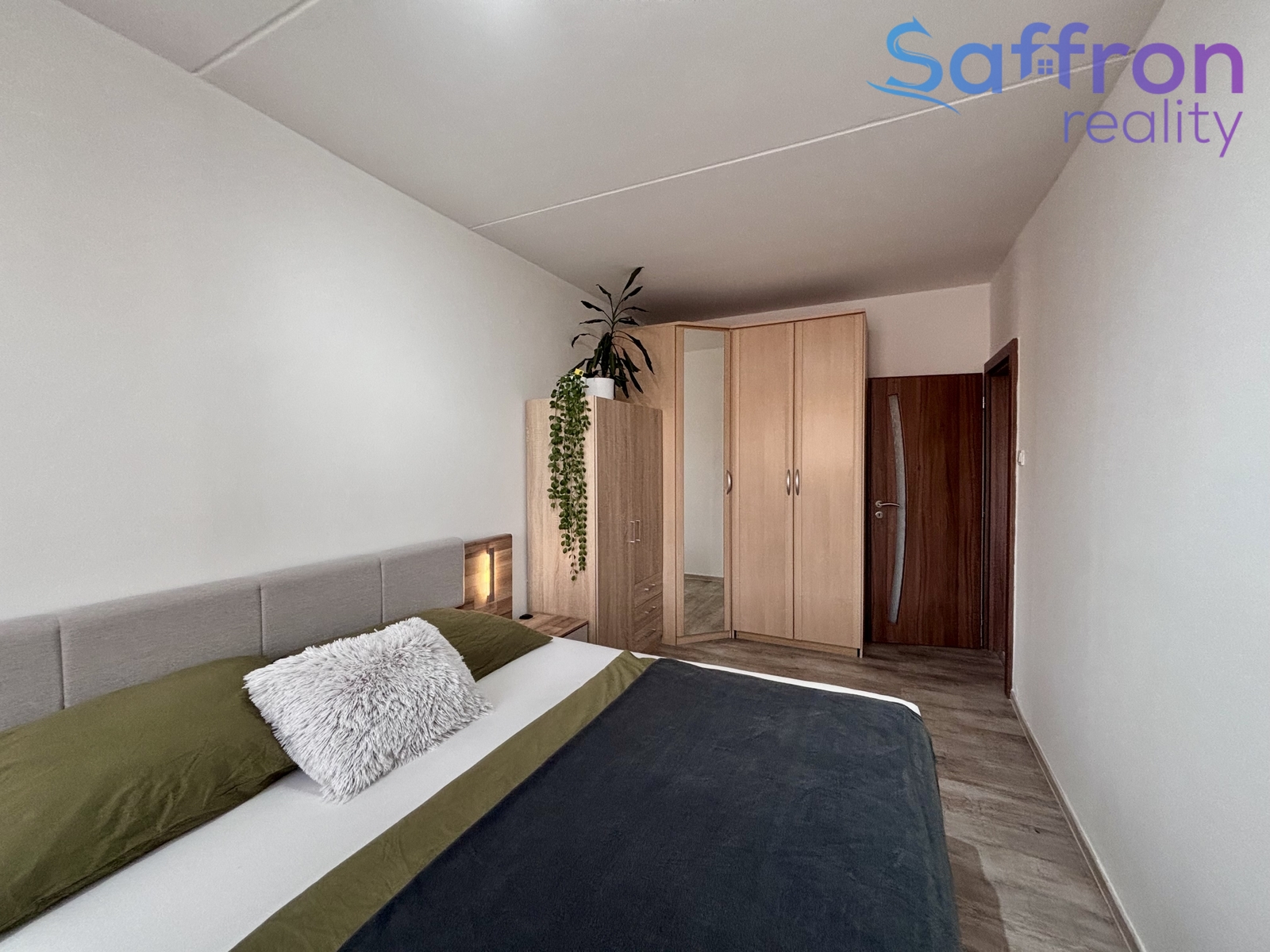 ložnice - pohled od okna