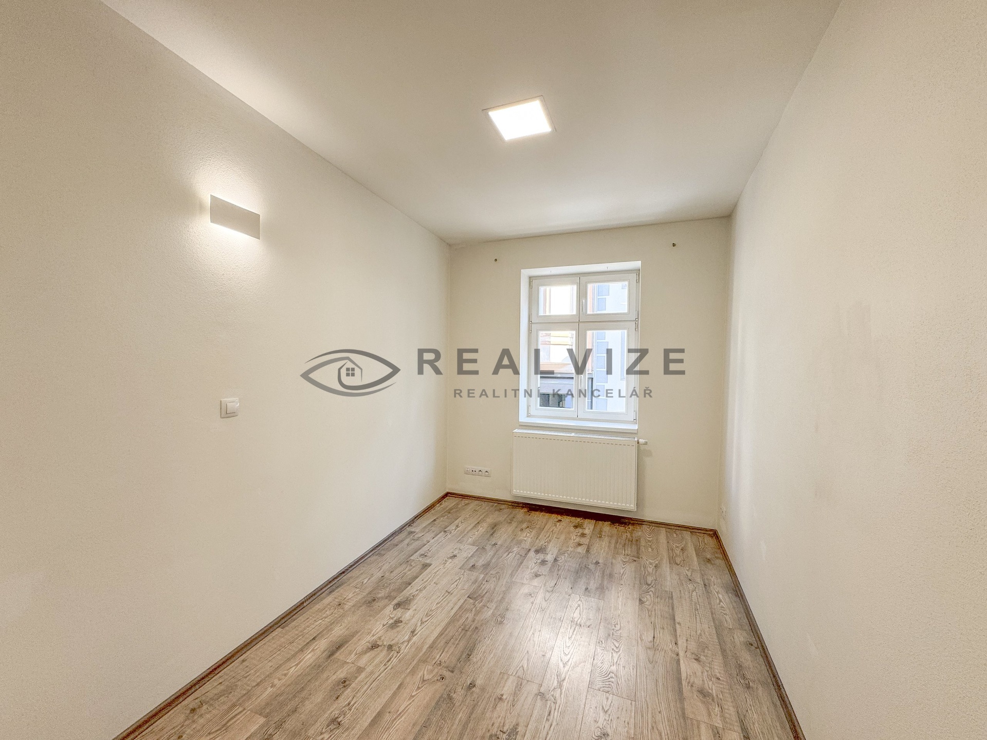 Moderní 1+kk, 27m2 k pronájmu pokoj