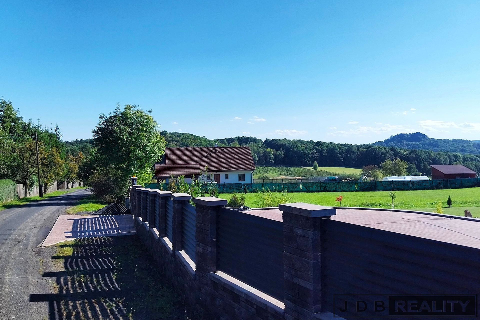 pozemek na prodej (2)