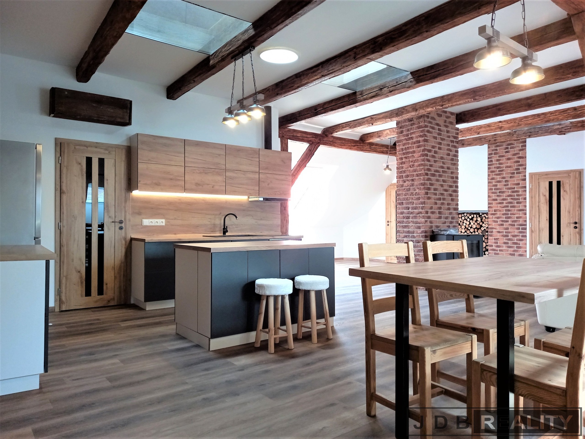 byt k pronájmu (25)