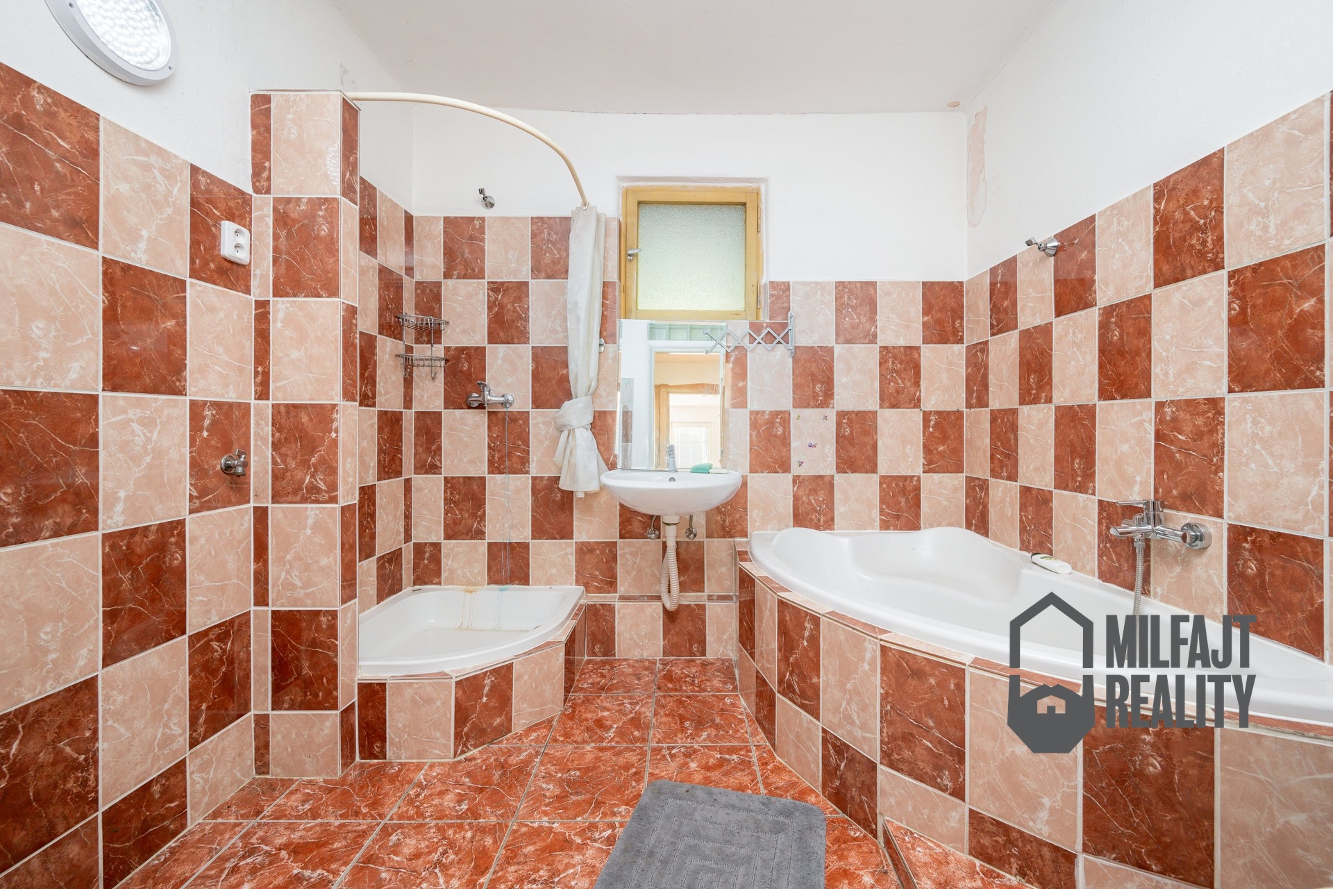 2025-09-30-09-44-53-CZ8_4154