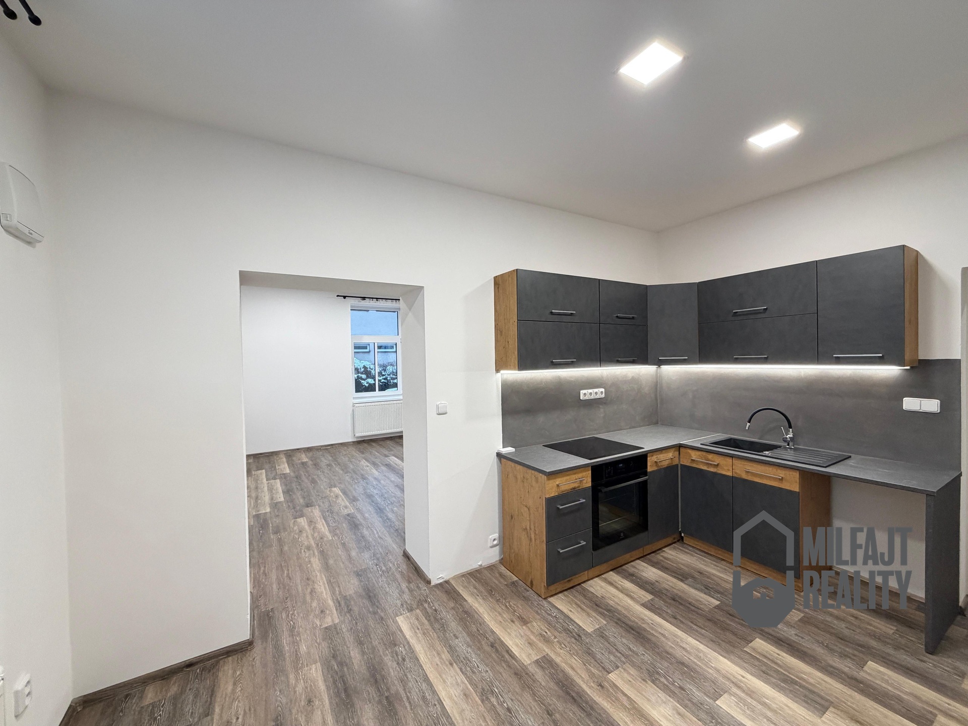 98d181f5-0beb-43fc-8b20-5ede4bc37ff3