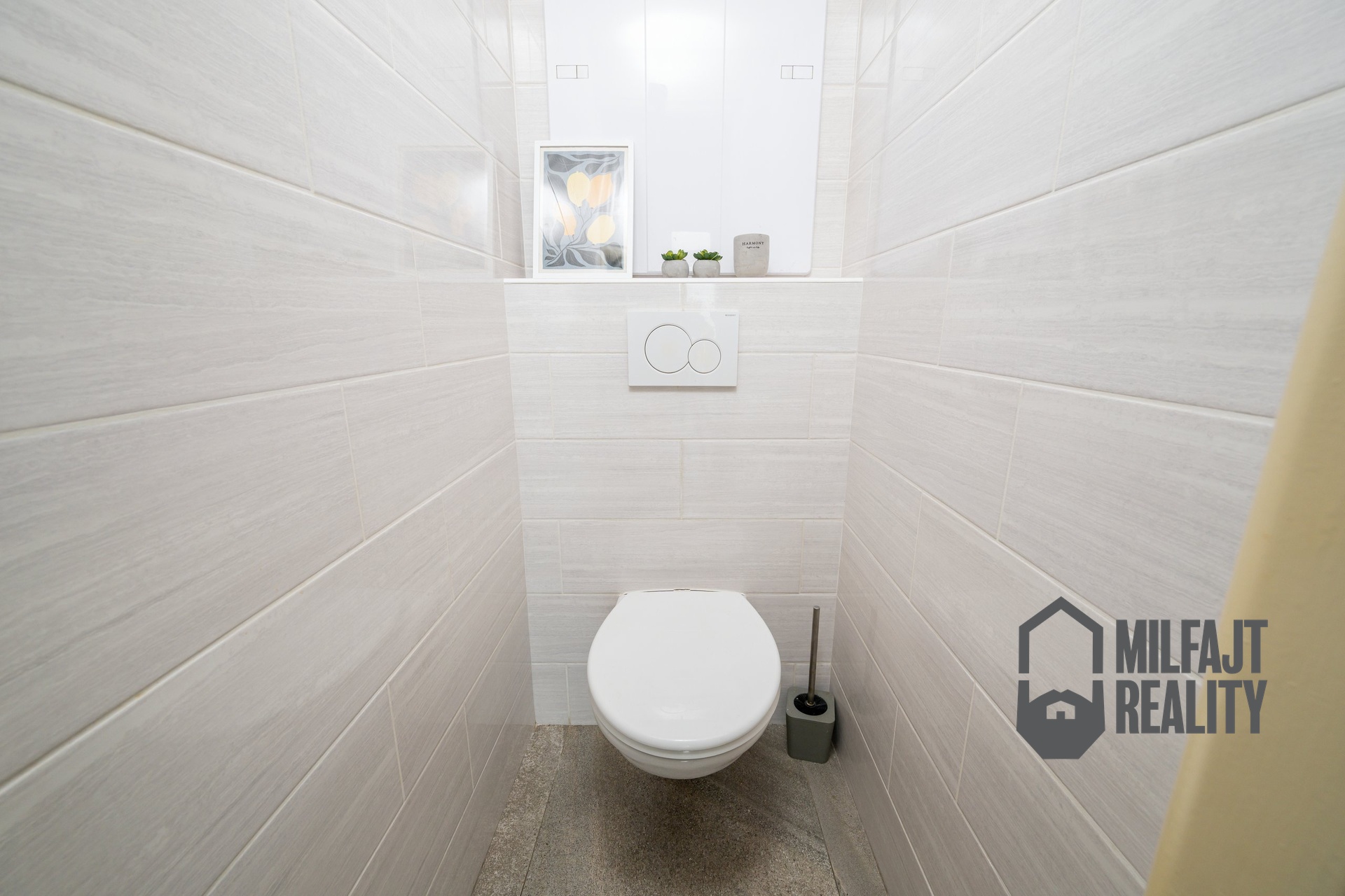 2025-12-18-10-00-40-CZ8_3759