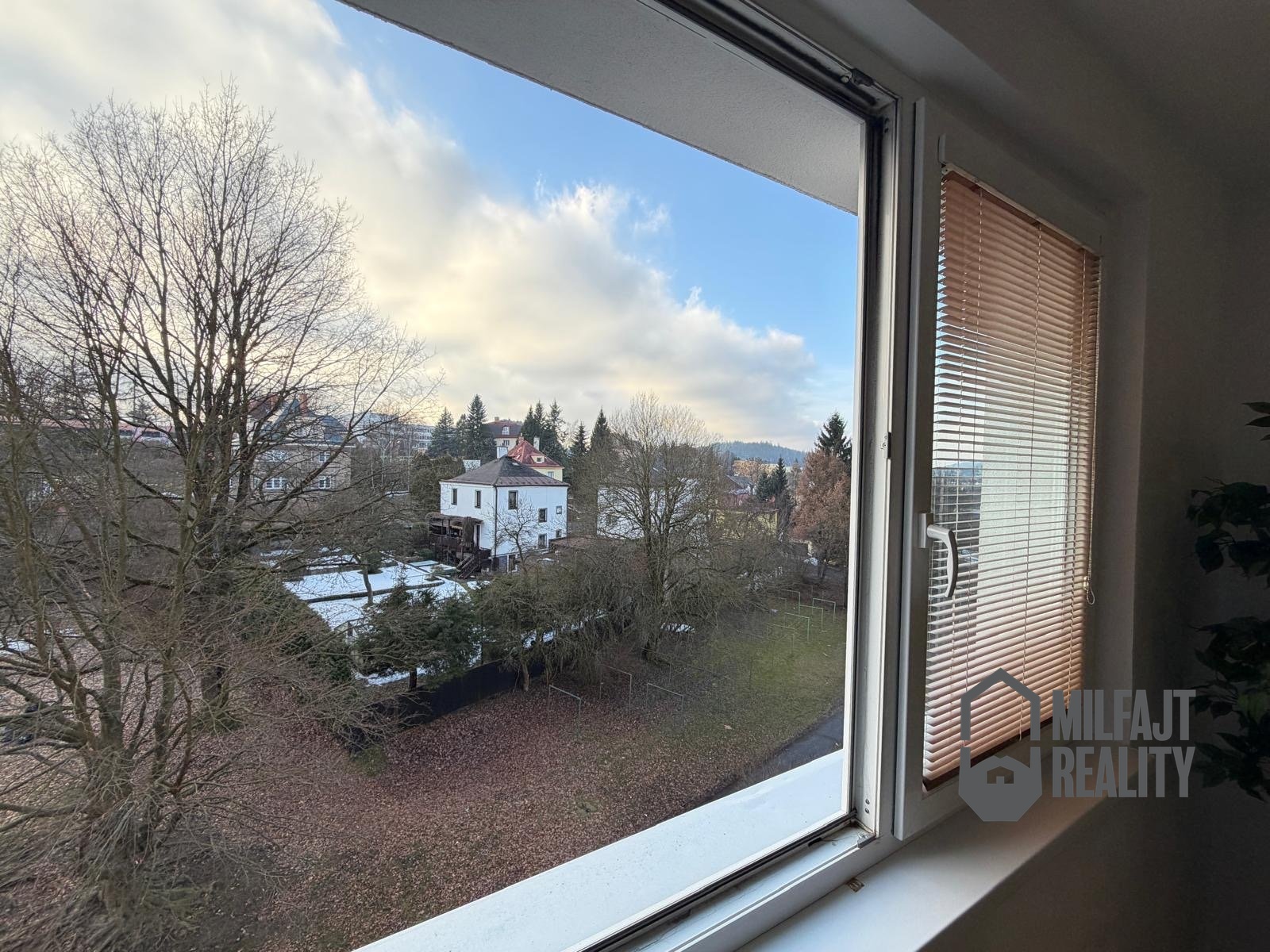 f4564686-c496-4307-9224-4dfa54e0a313