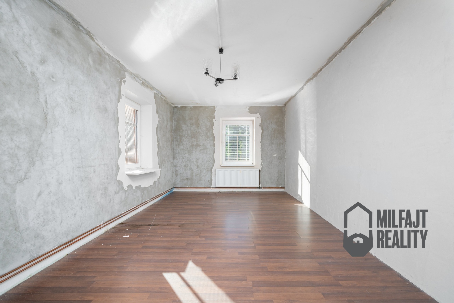 2025-09-30-09-47-01-CZ8_4168