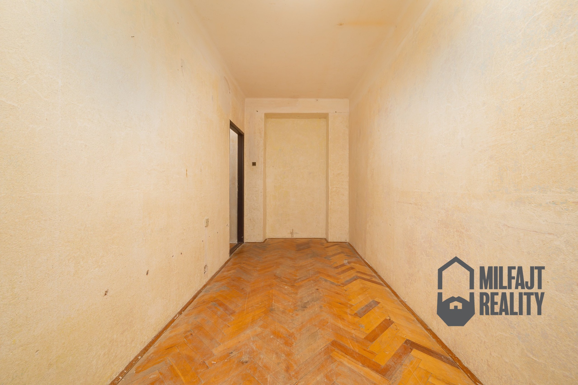 2025-10-21-09-48-19-CZ8_6640