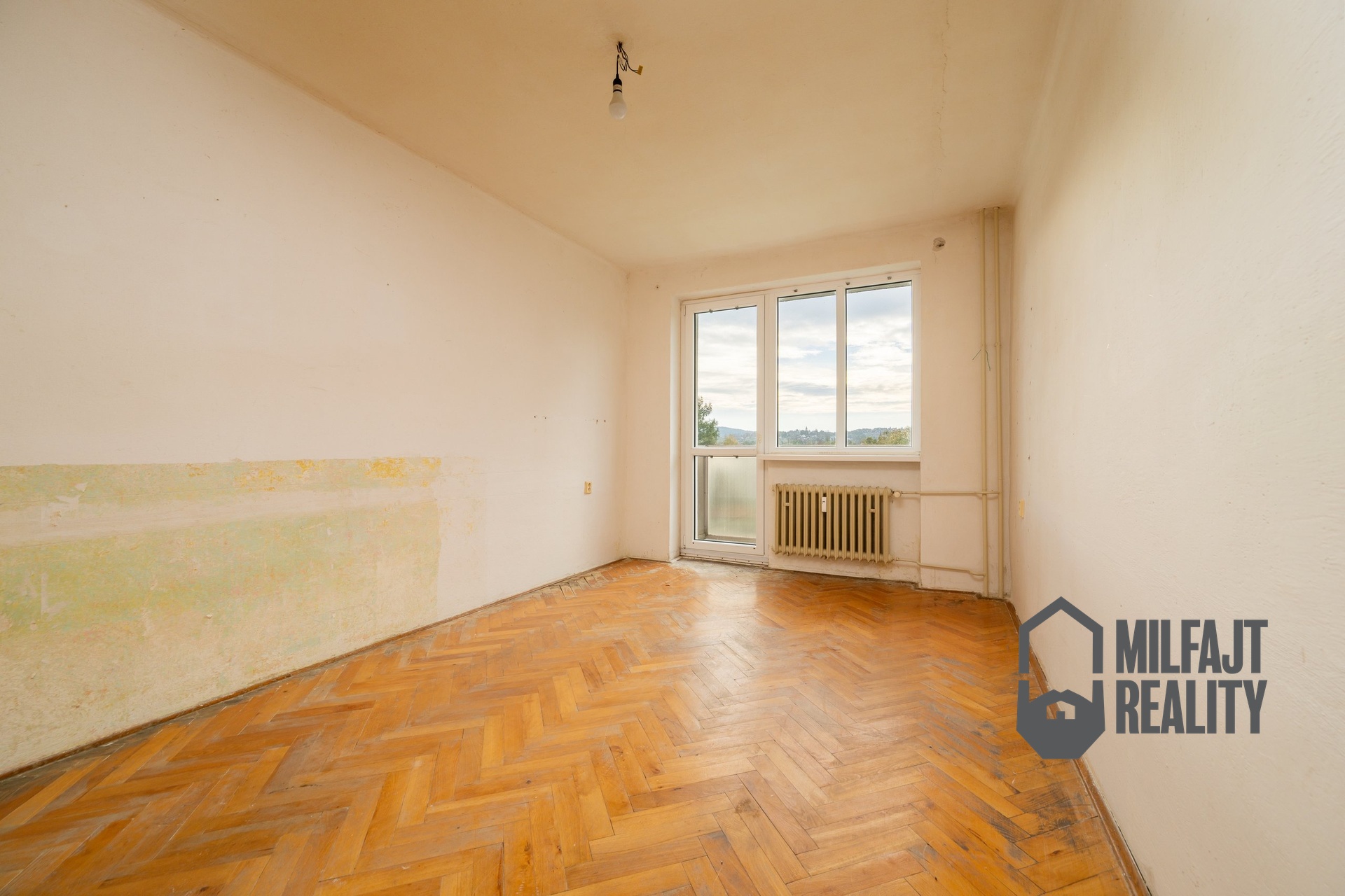 2025-10-21-09-45-23-CZ8_6617