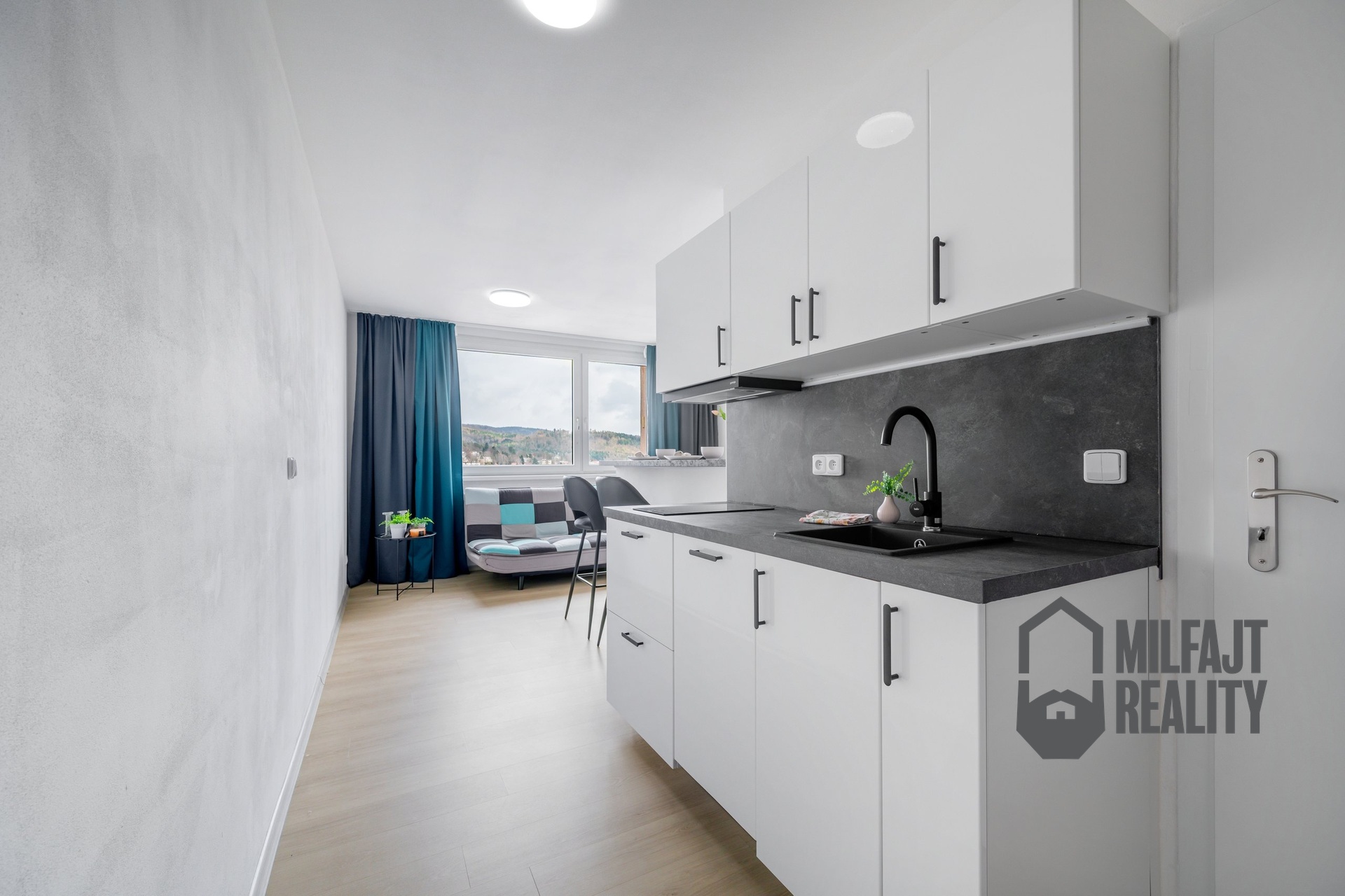 2026-03-31-15-45-42-CZ8_6433