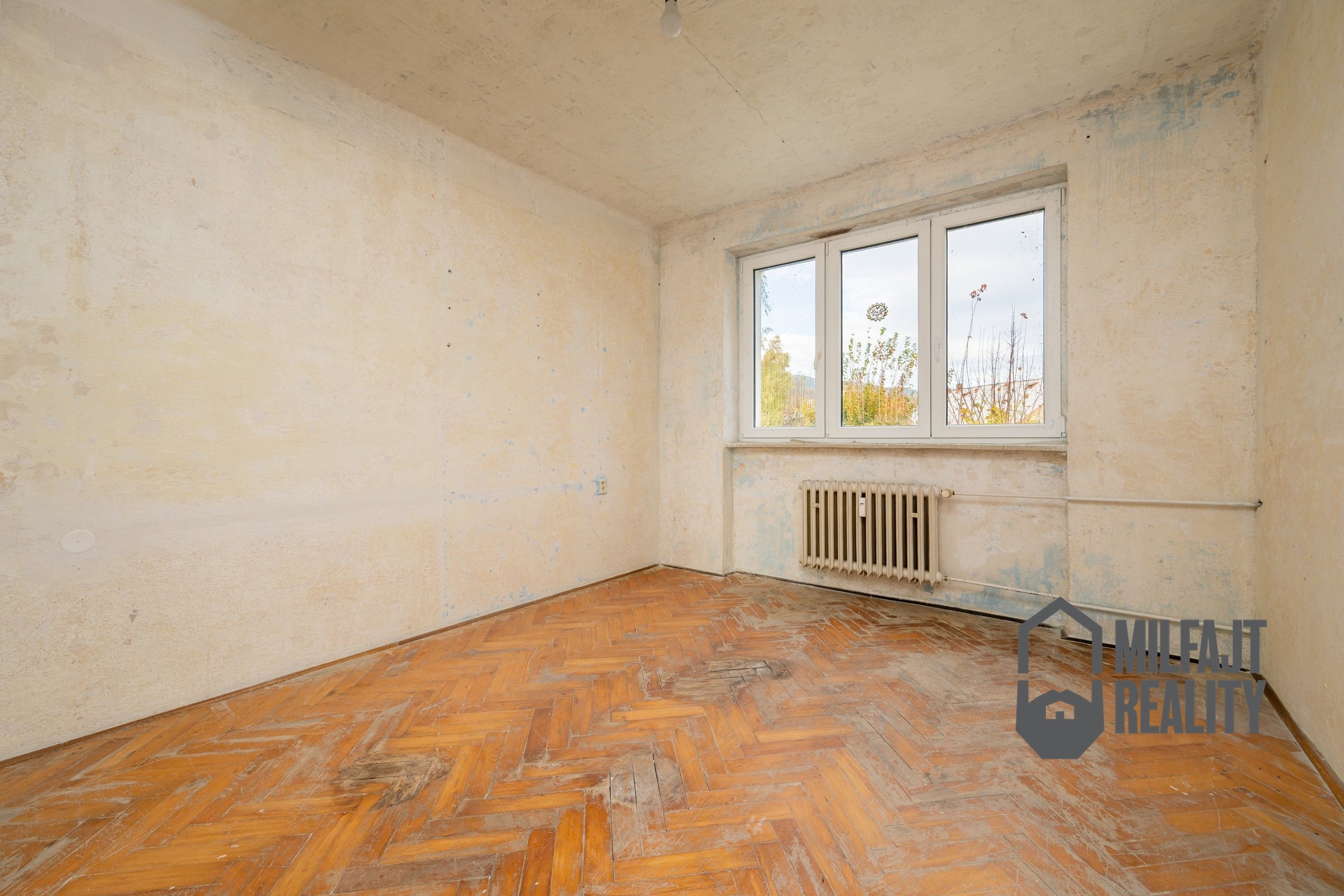 2025-10-21-09-38-49-CZ8_6591