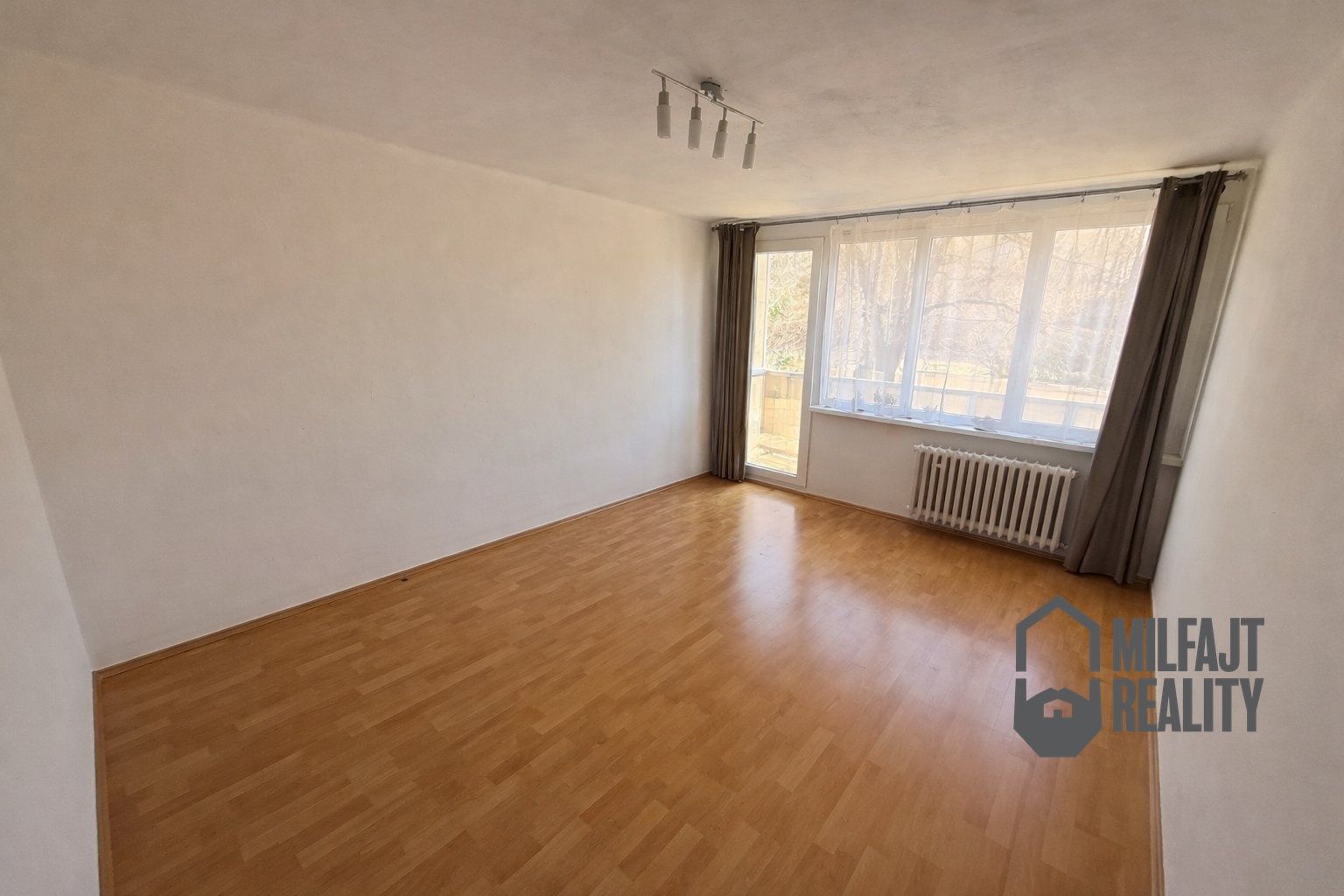 3BB5D736-E788-48A7-91A3-AC411035D0F1