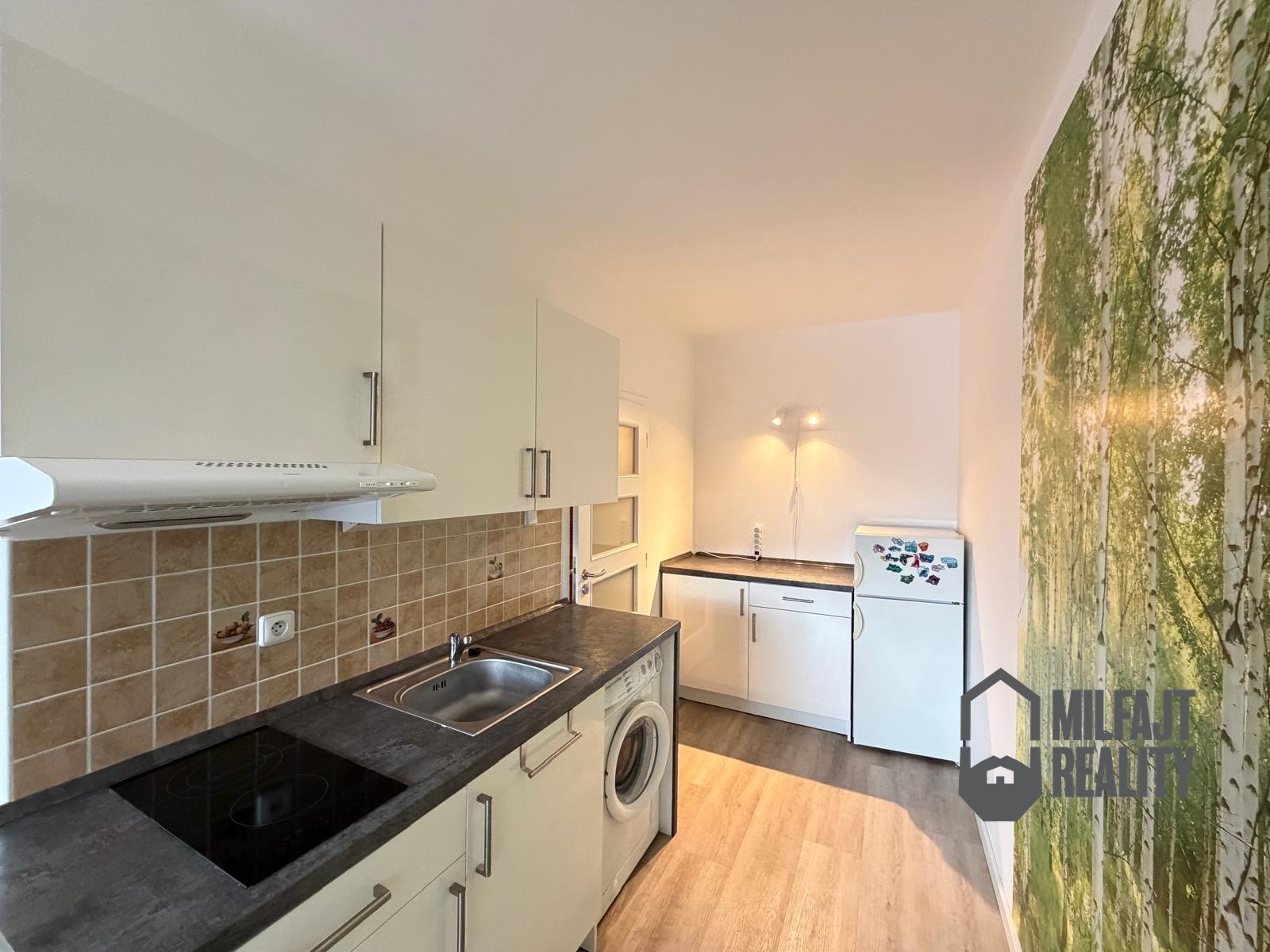 4b517e43-7e23-4384-a699-c21c4d596497