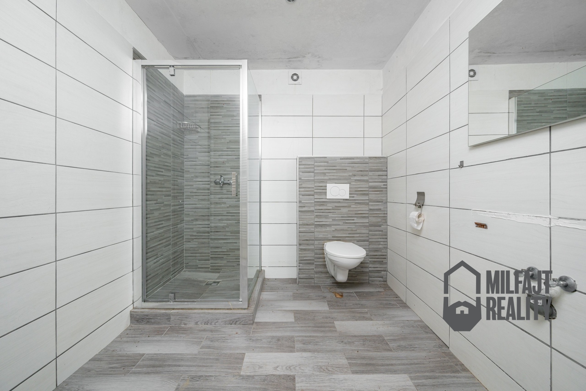 2025-09-30-09-32-54-CZ8_4091