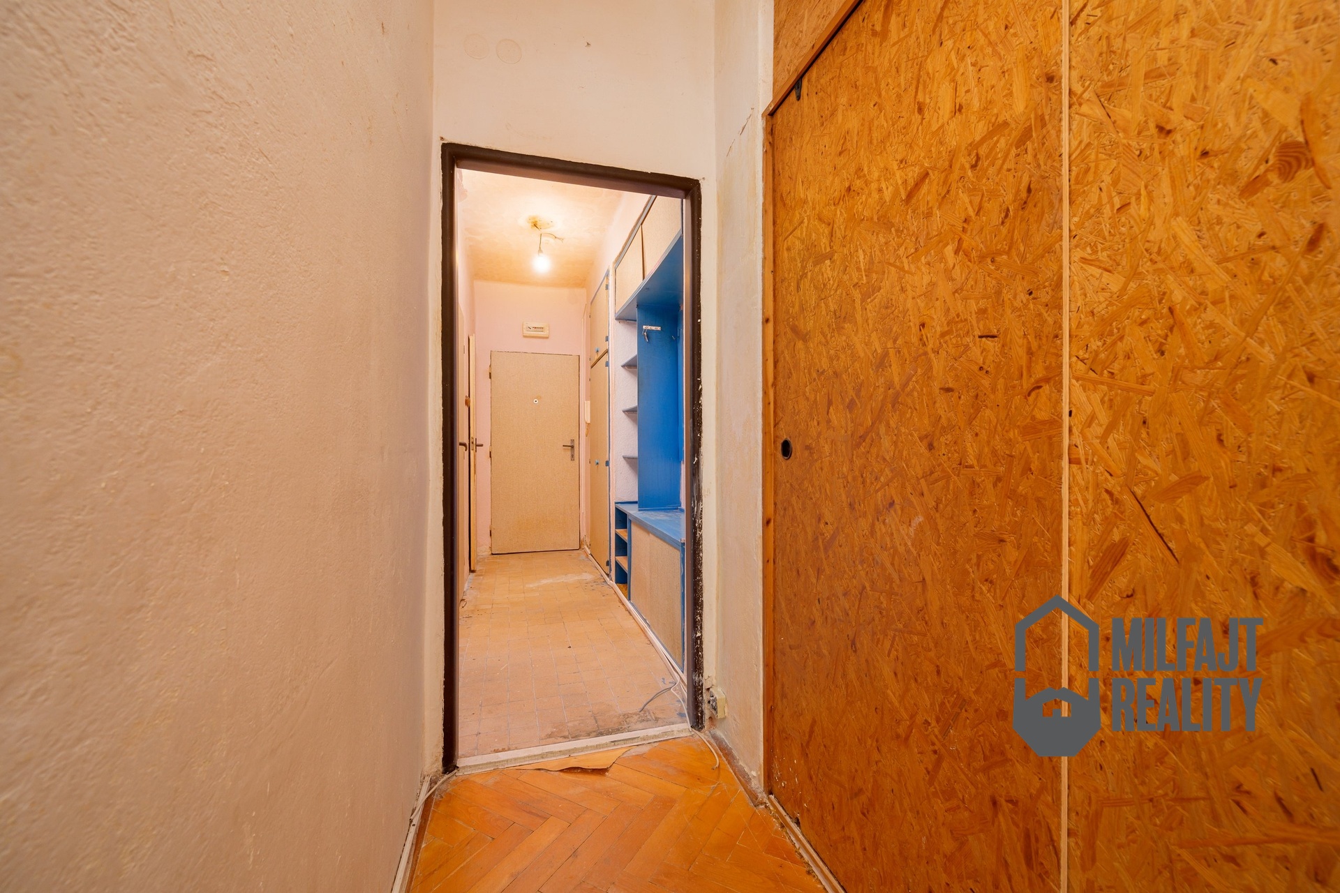 2025-10-21-09-42-38-CZ8_6613