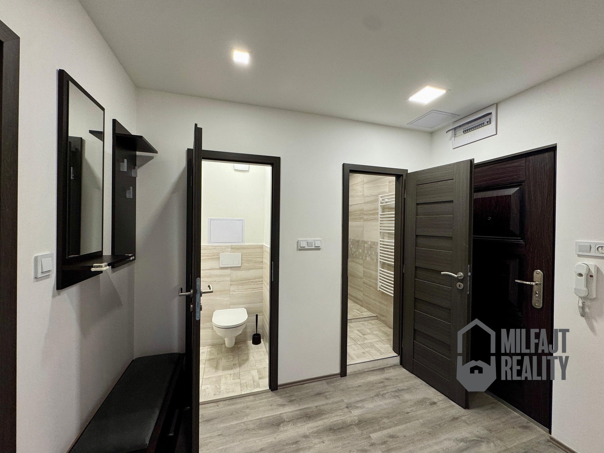 f9b43b53-5559-46de-8b5a-774dbce8a050