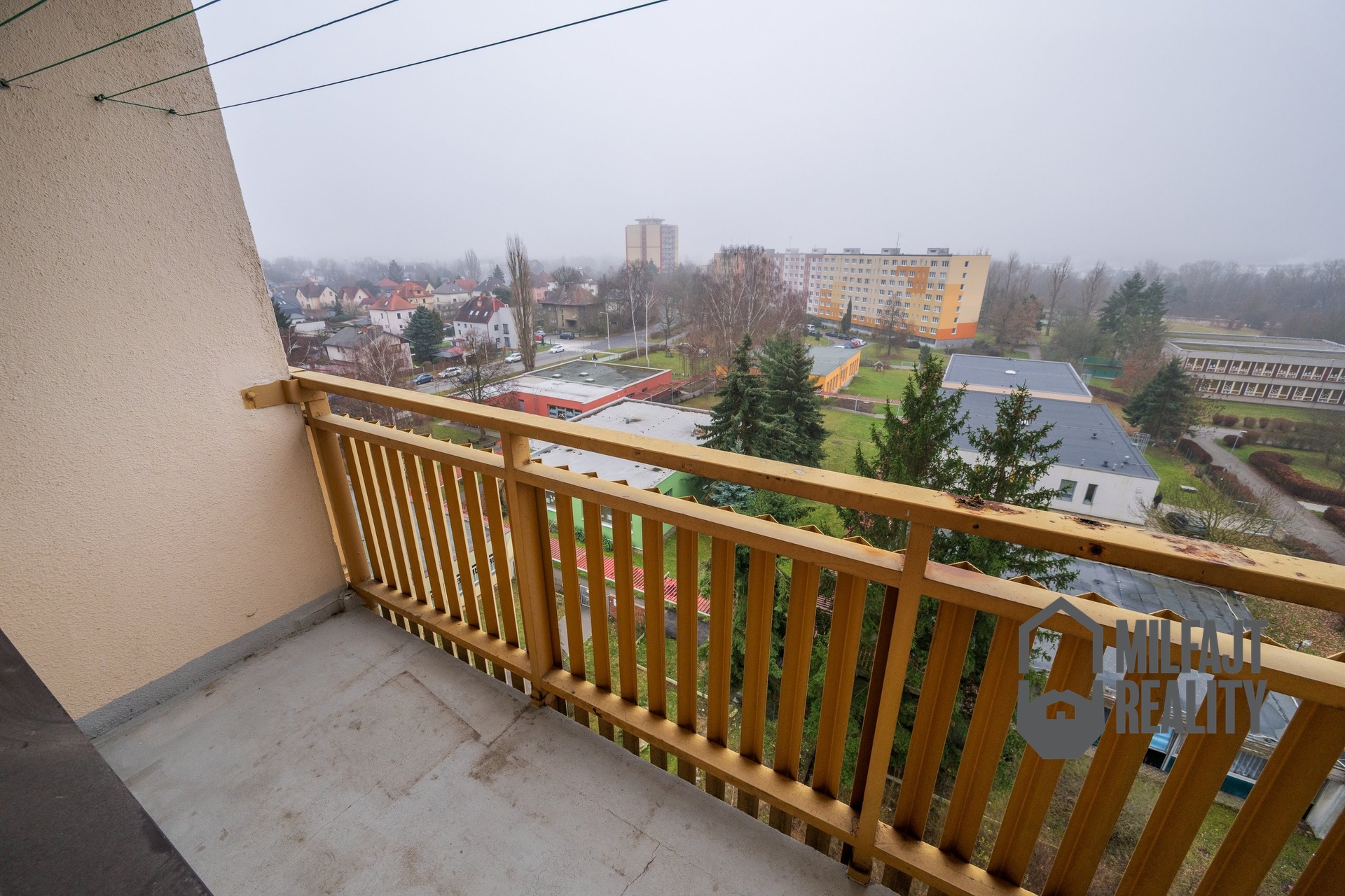 2025-12-18-09-46-51-CZ8_3732