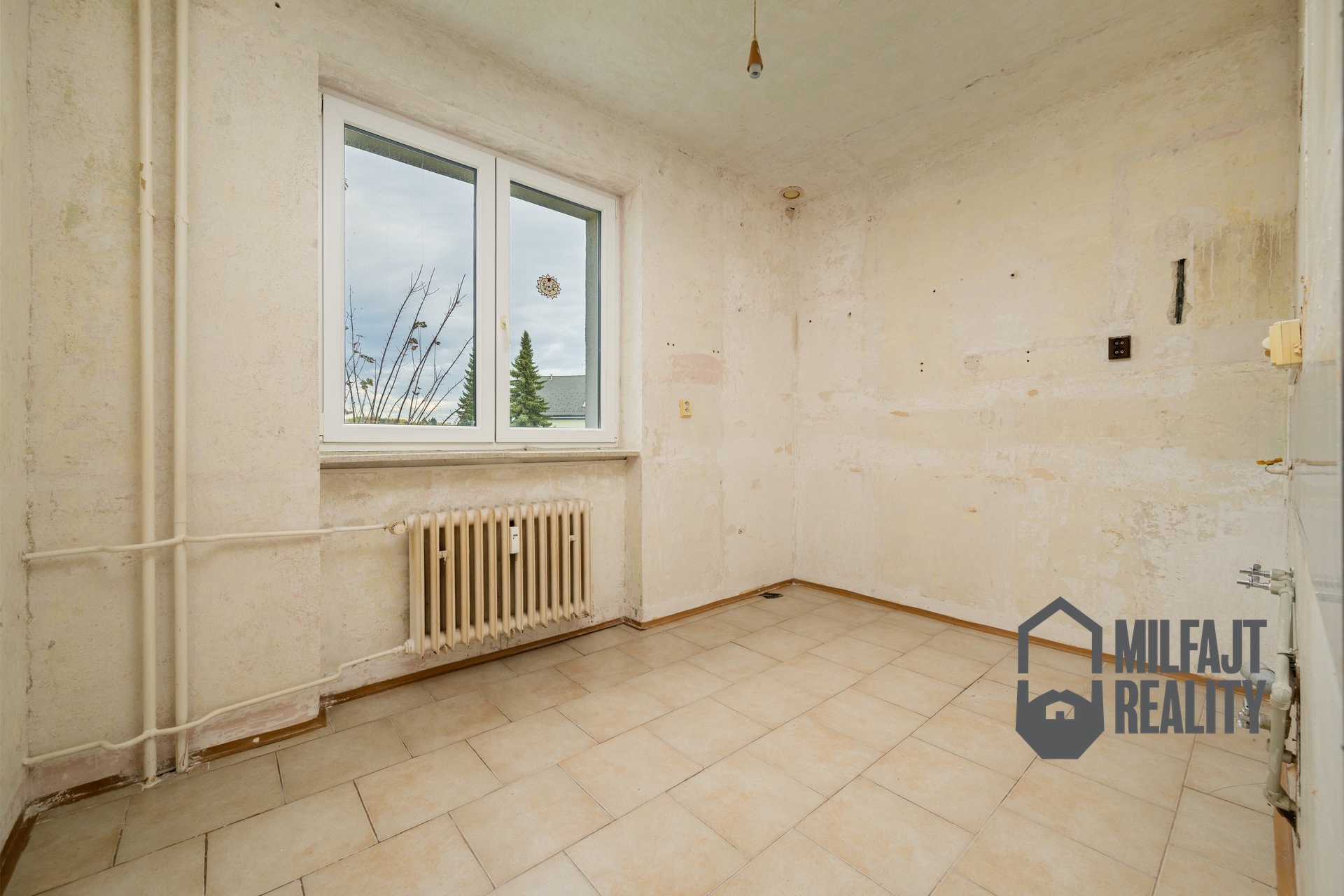 2025-10-21-09-37-16-CZ8_6580