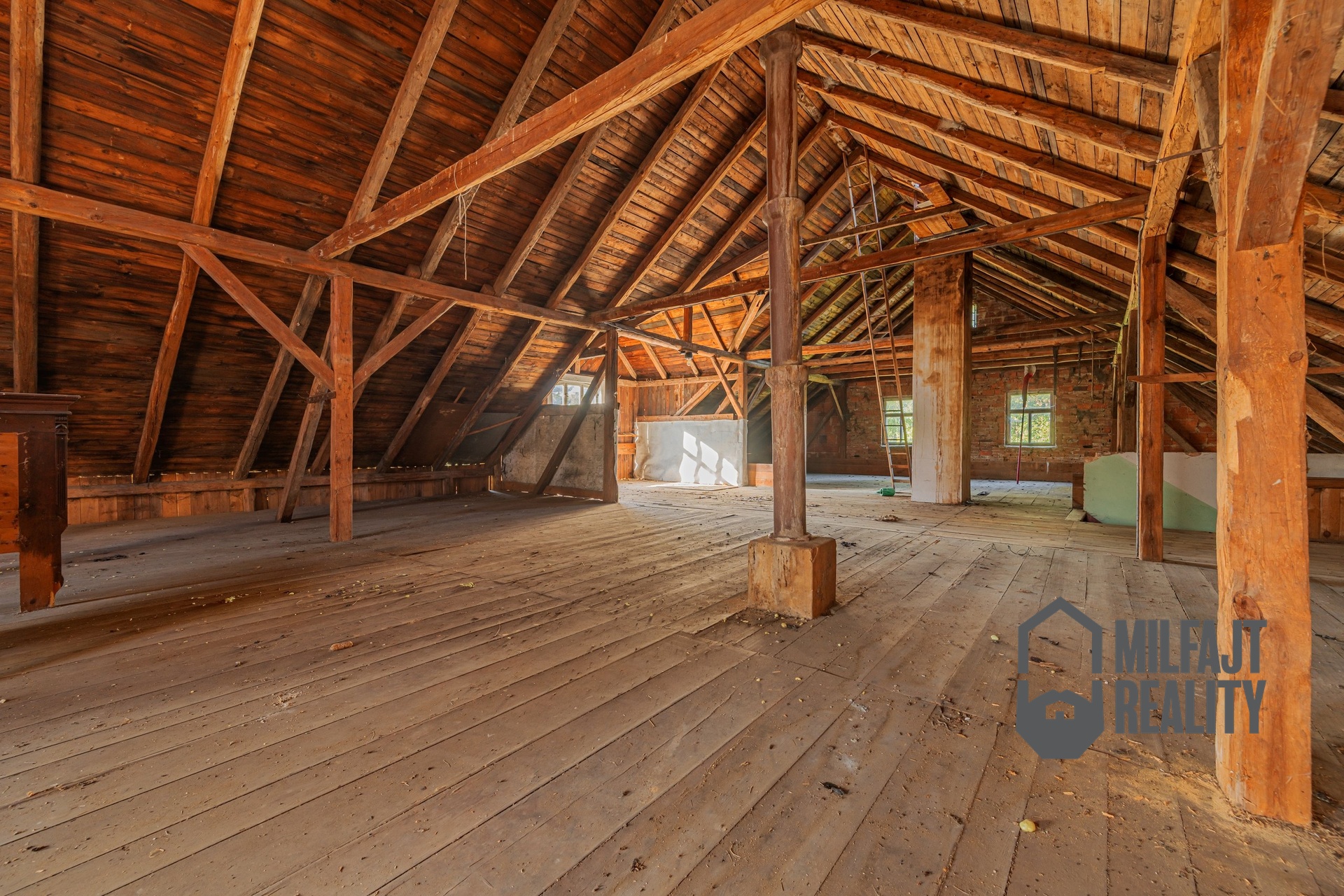 2025-09-30-09-50-50-CZ8_4186