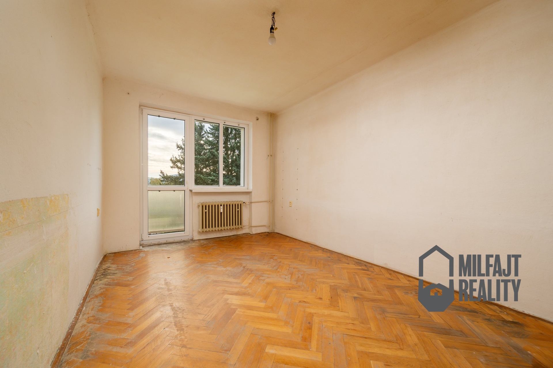 2025-10-21-09-45-56-CZ8_6625