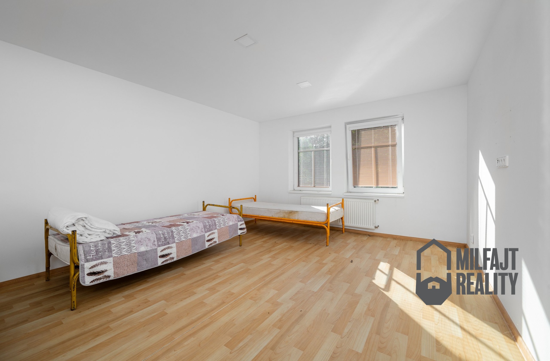 2025-09-30-09-41-29-CZ8_4133