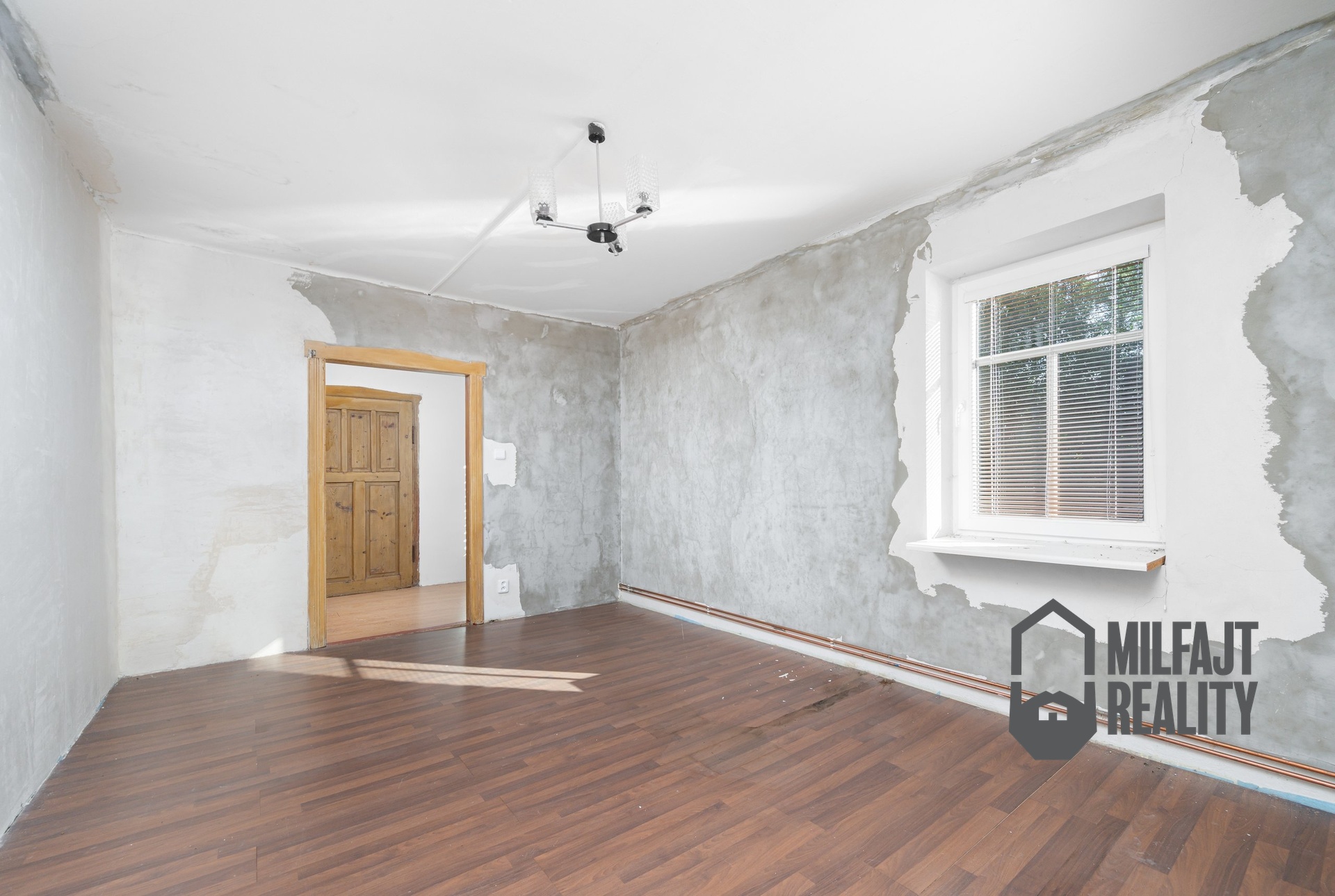 2025-09-30-09-48-00-CZ8_4176