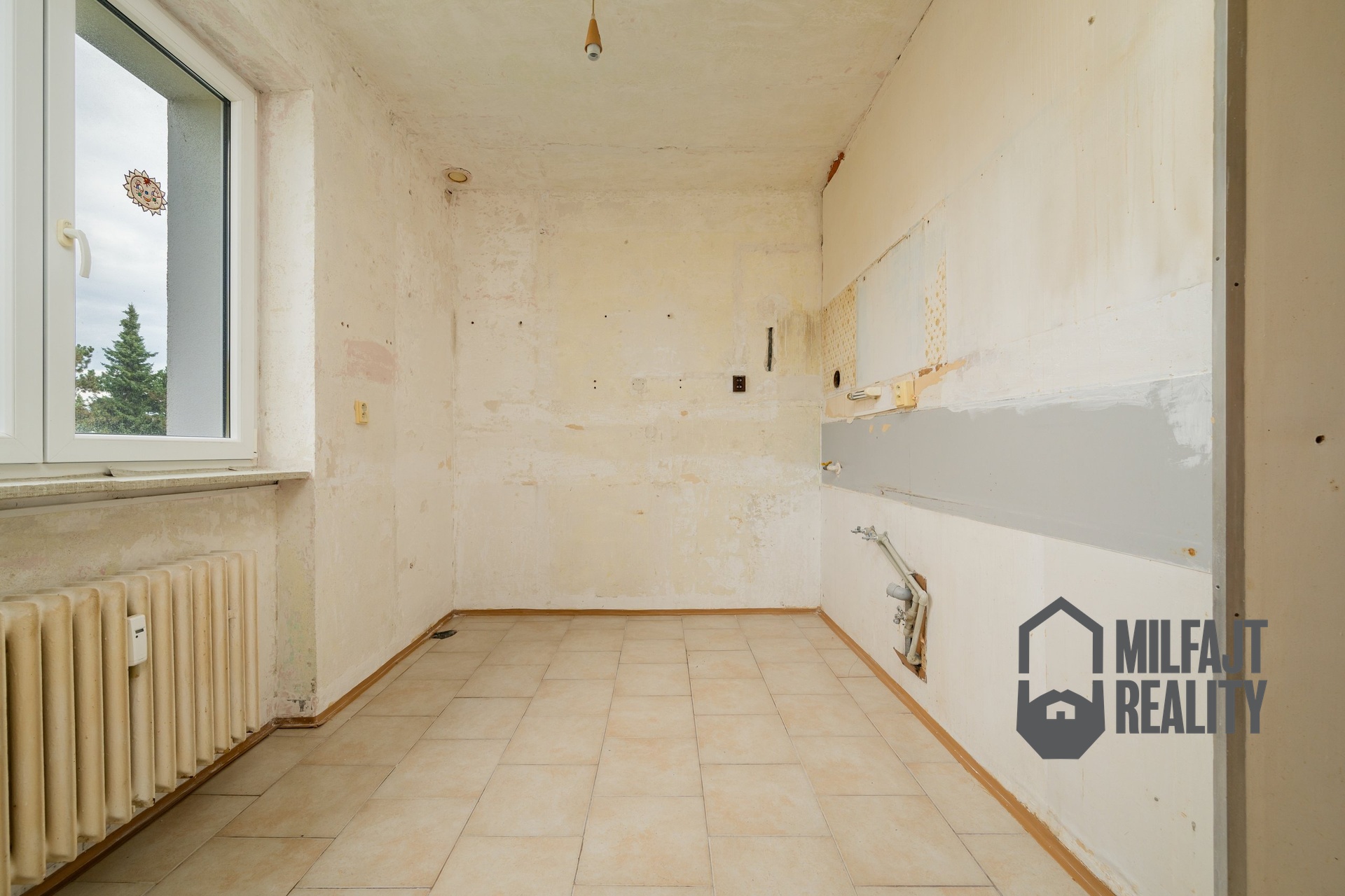 2025-10-21-09-36-45-CZ8_6578