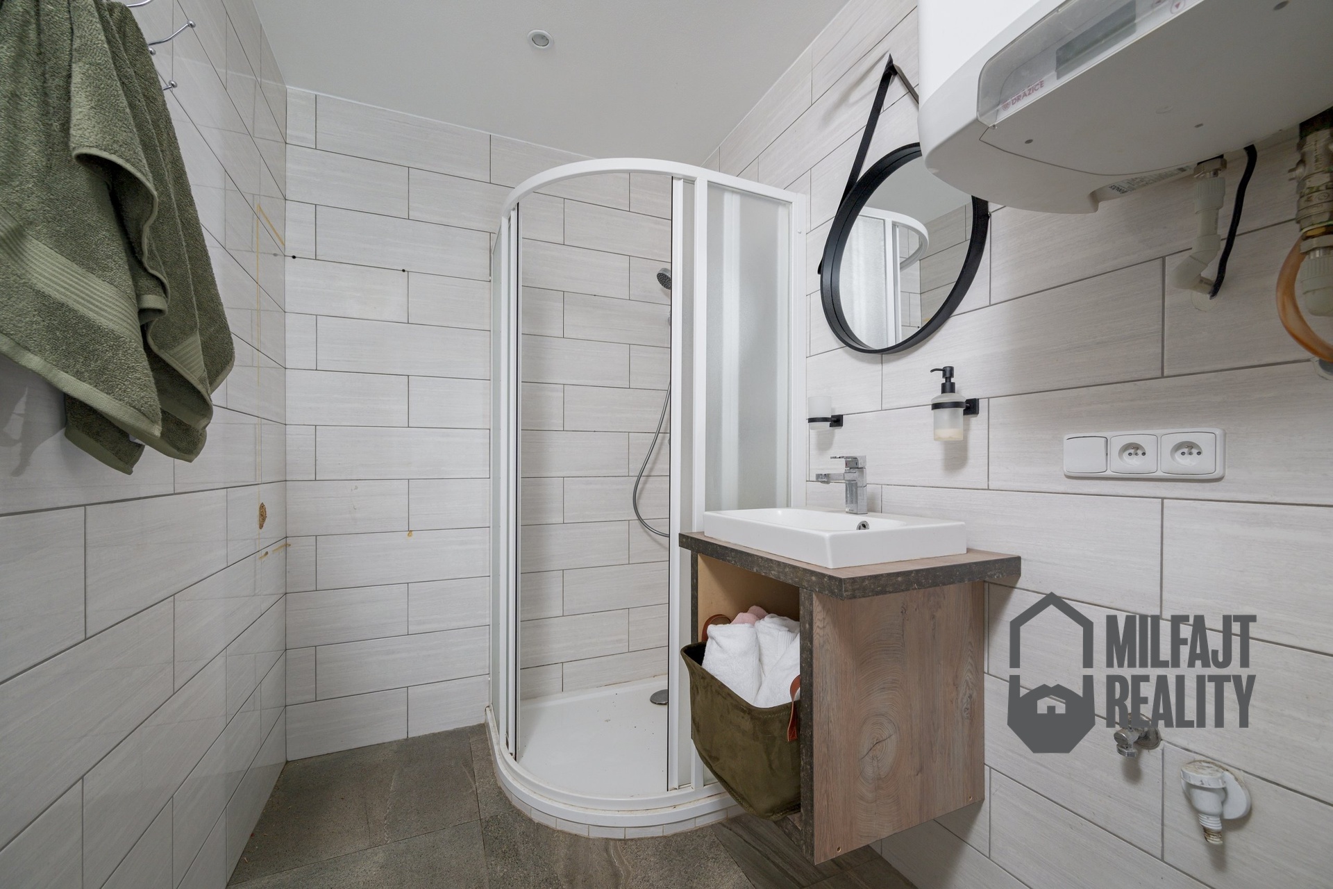 2025-12-18-09-56-05-CZ8_3750